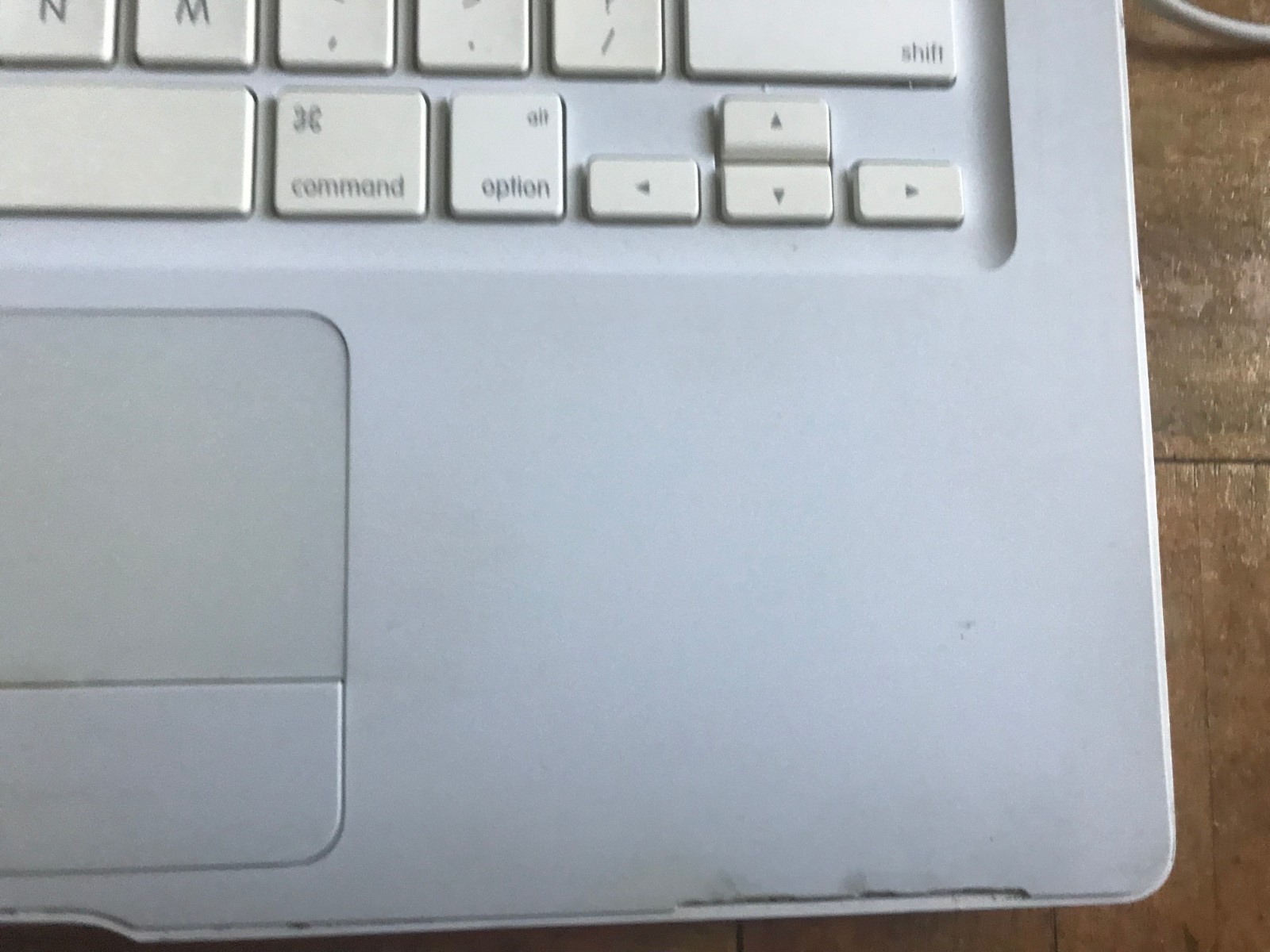 Apple MacBook A1181 2.0 GHz 2GB RAM 80 GB HDD OSx 10.7. No Charger Or Battery