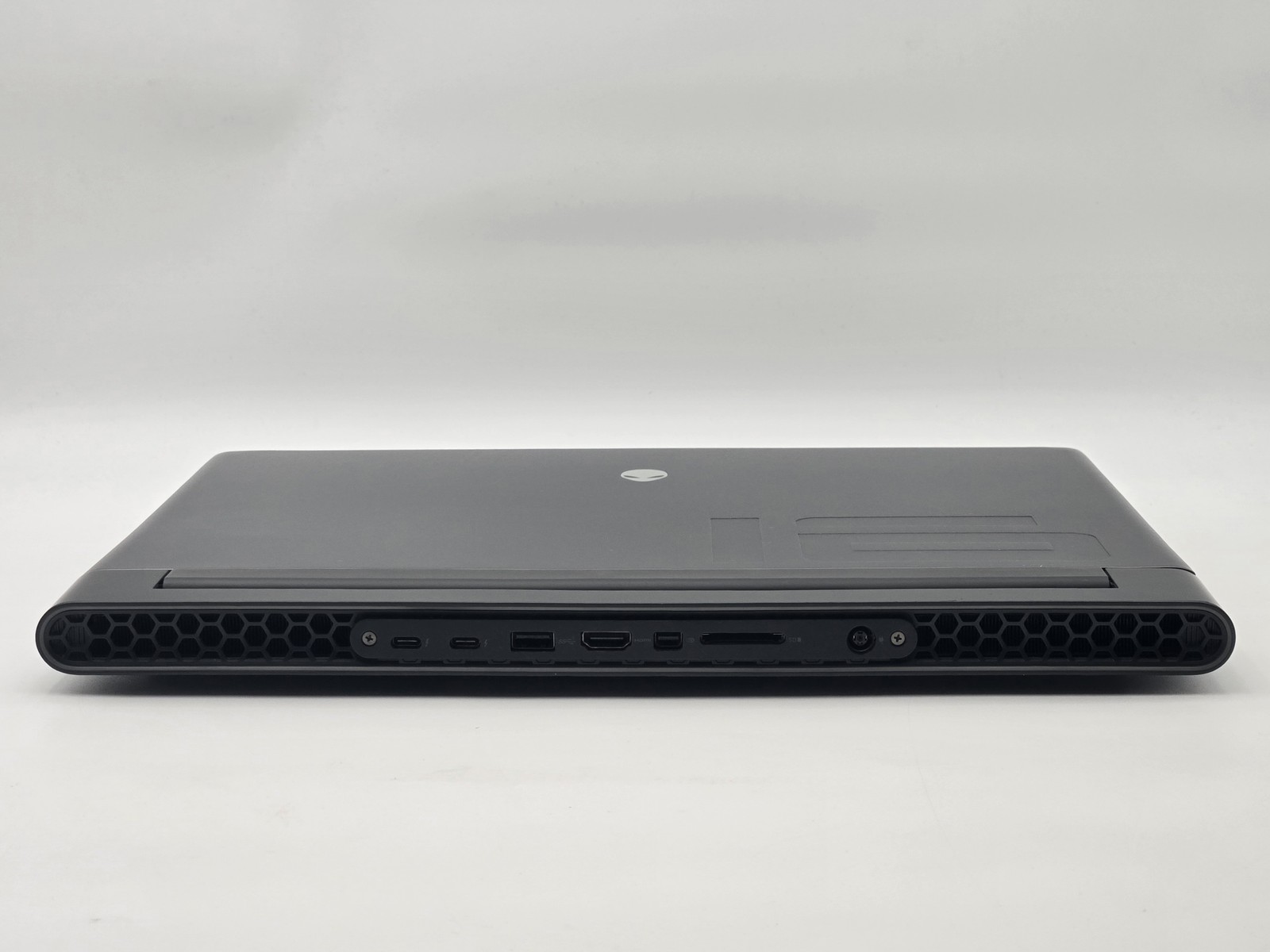 Dell Alienware m16 R1 16″ QHD+ i7-13700HX RTX 4070 16GB 1TB SSD W11 Pro