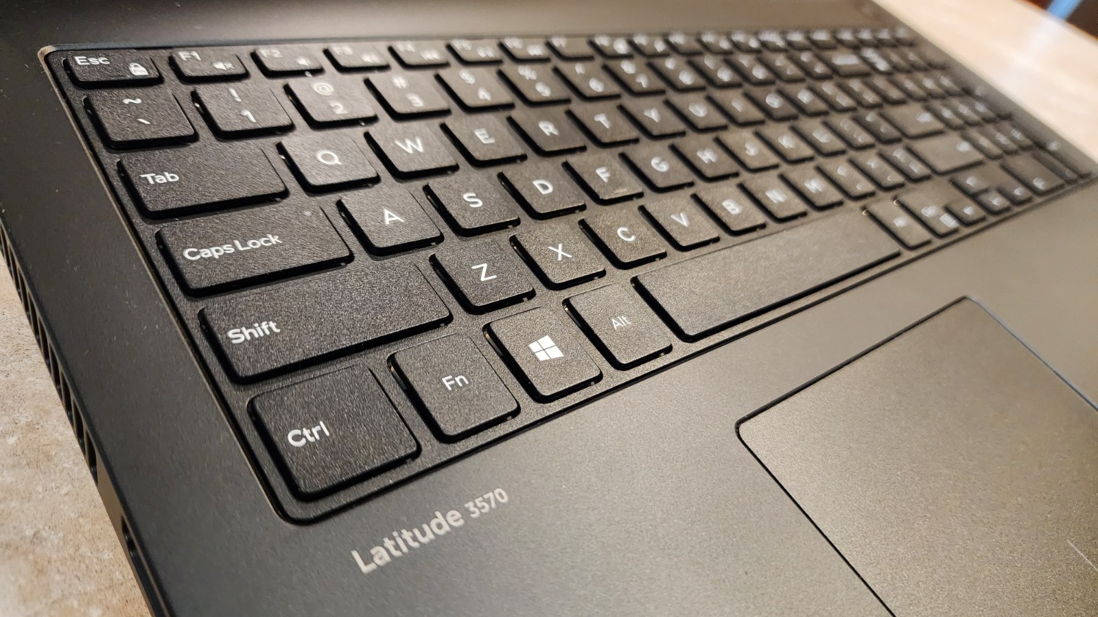 Dell Latitude 3570 15.6″ Core i5-6200U 8GB RAM 500GB HDD Laptop
