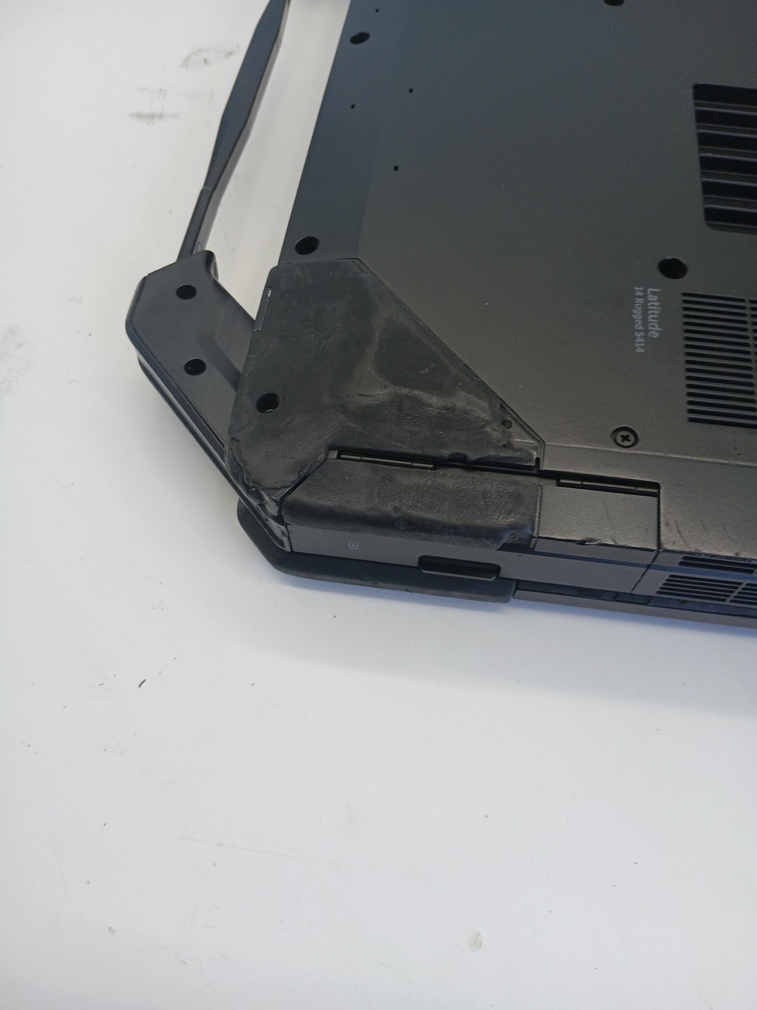 Dell Latitude 5414 Rugged 14″ Core i5-6300U @ 2.4Ghz 8GB RAM 512 SSD Win Pro