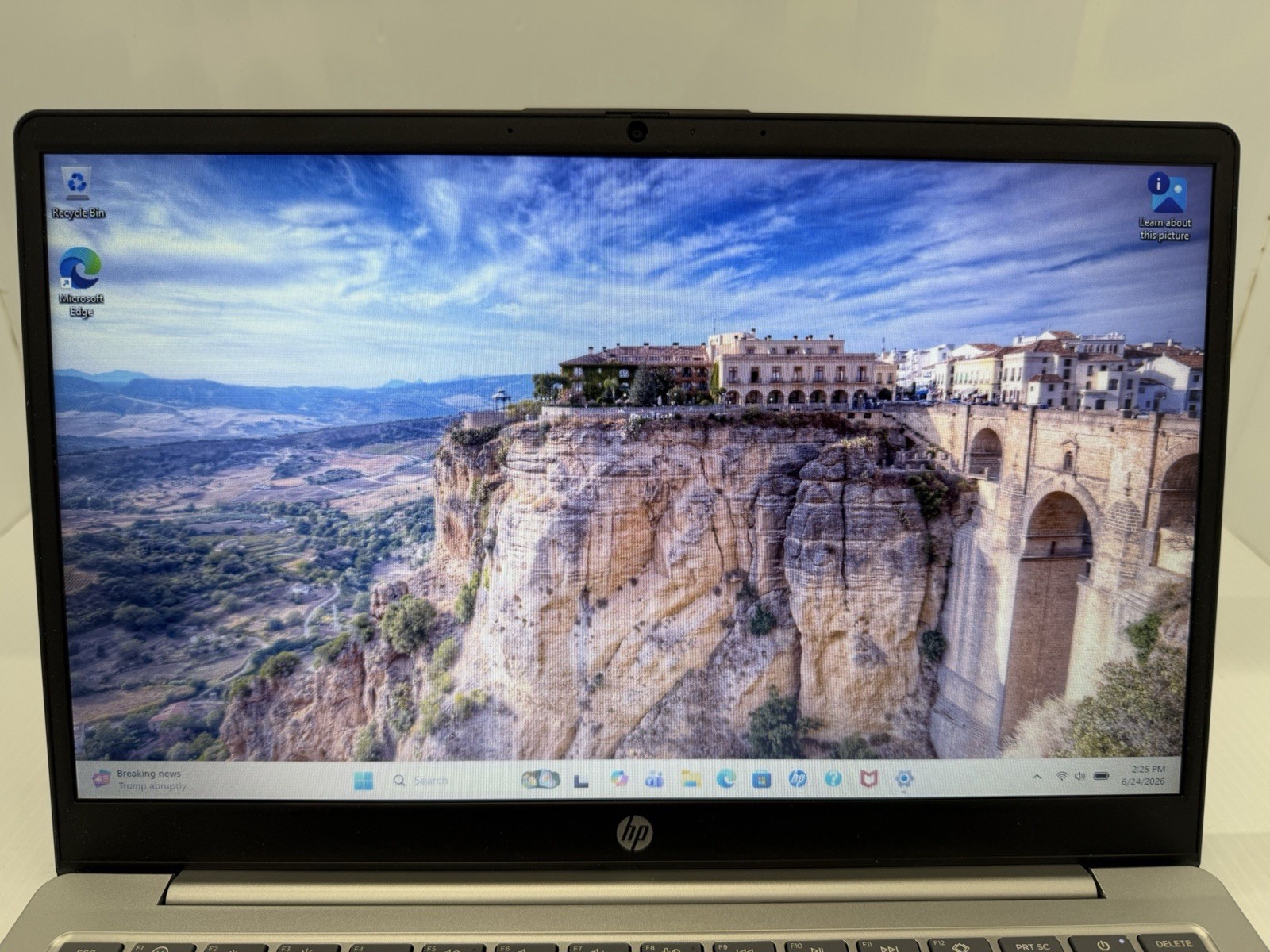 HP 14” AMD RYZEN 3 @ 2.40GHz 4GB RAM 128GB SSD Windows 11 Home 14-EM0033NR