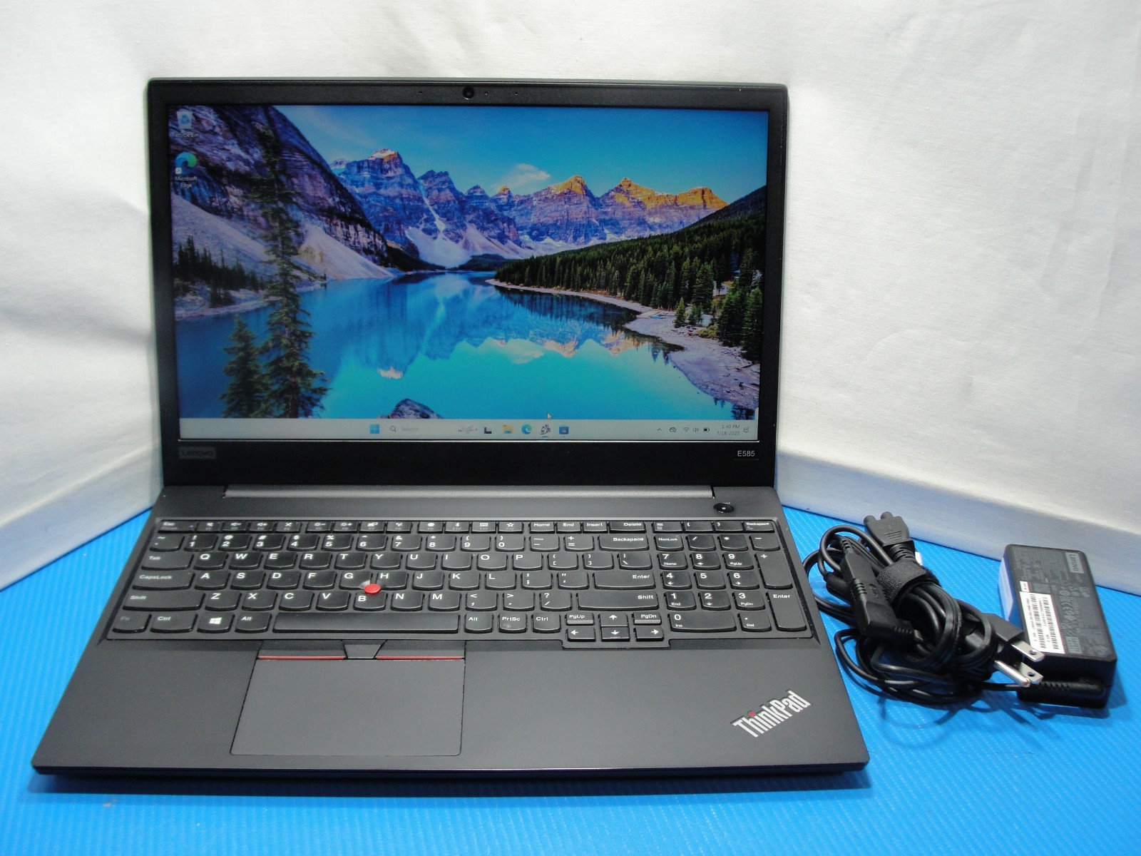 Lenovo ThinkPad E585 15.6” HD AMD Ryzen 3 2200U 2.5GHz 4GB 256GB+Original Charge