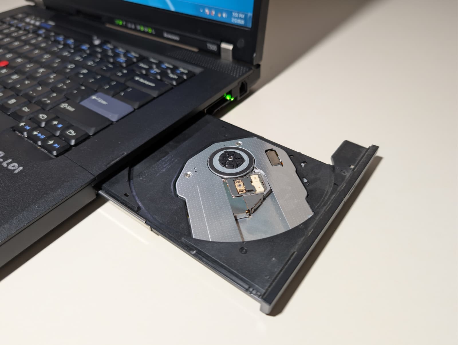 Lenovo ThinkPad T500 | C2D P8400 3GB RAM 320GB HDD | DVD AMD Win 7 Pro 32-Bit