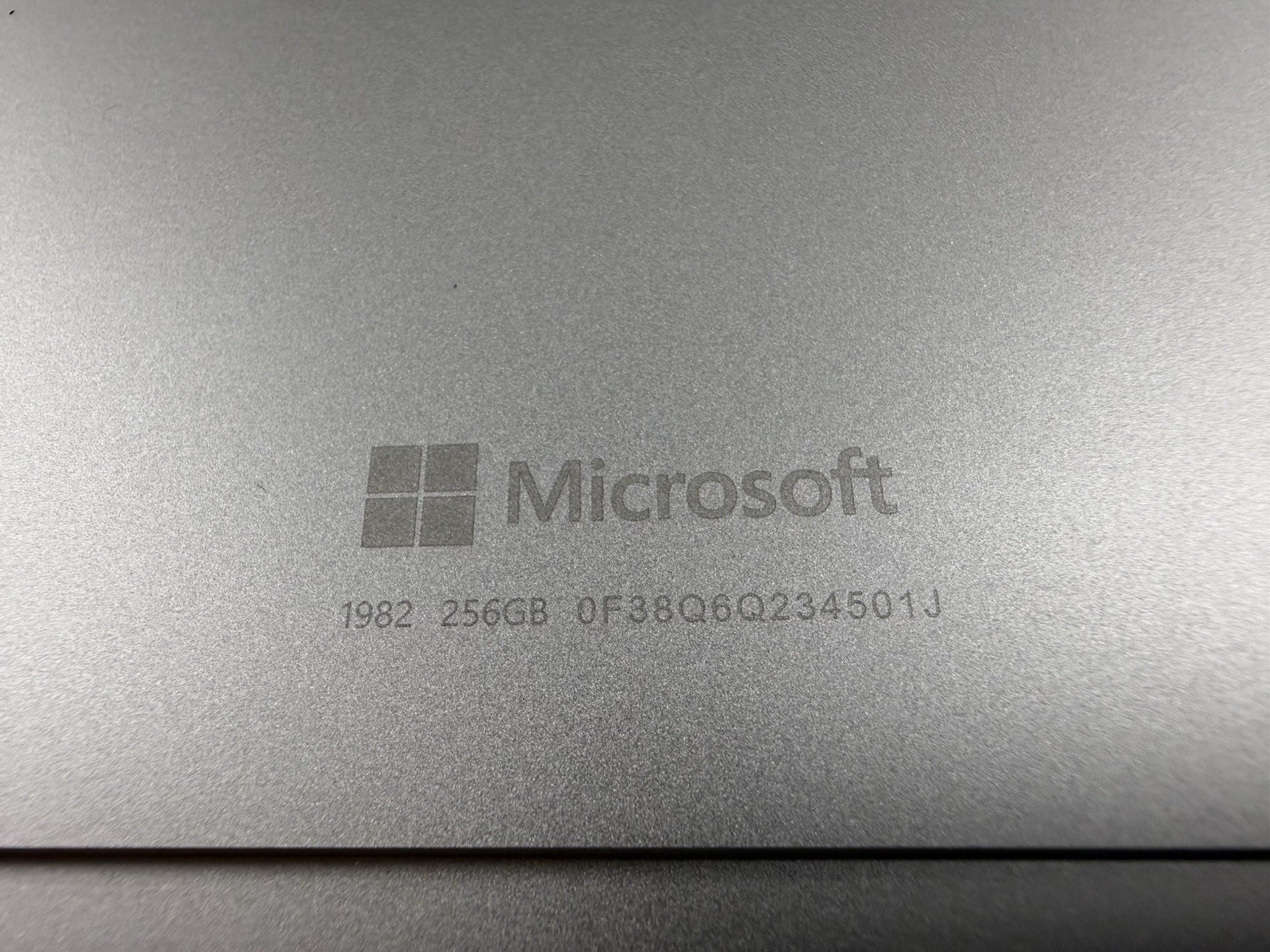 Microsoft Surface Pro 8 (1982) i5-1145G7 – 16GB RAM – 256GB 120Hz – Win 11 Pro