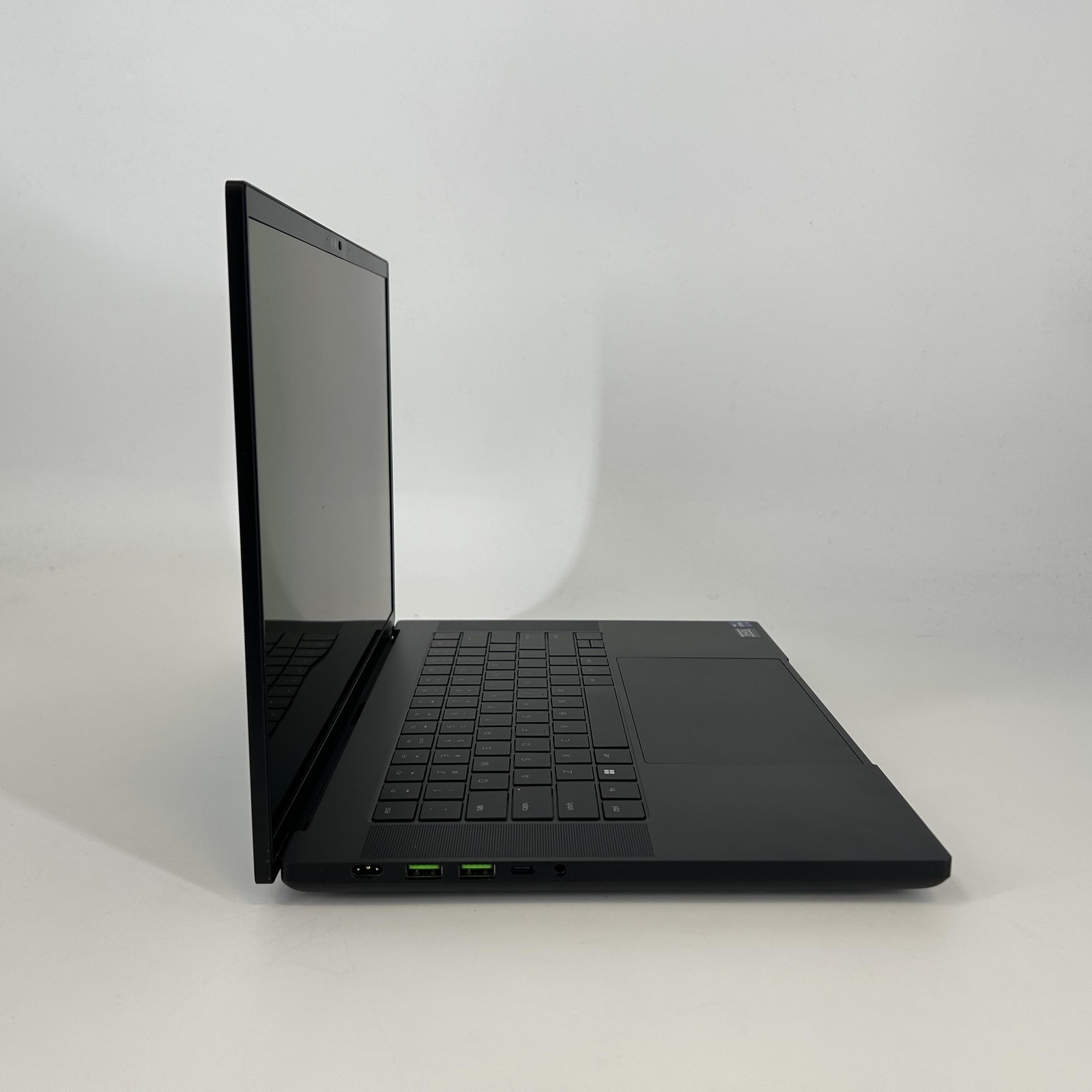 Razer Blade 16 240Hz QHD+ 2024 2.2 GHz i9-14900HX 32GB 1TB RTX 4080 Excellent