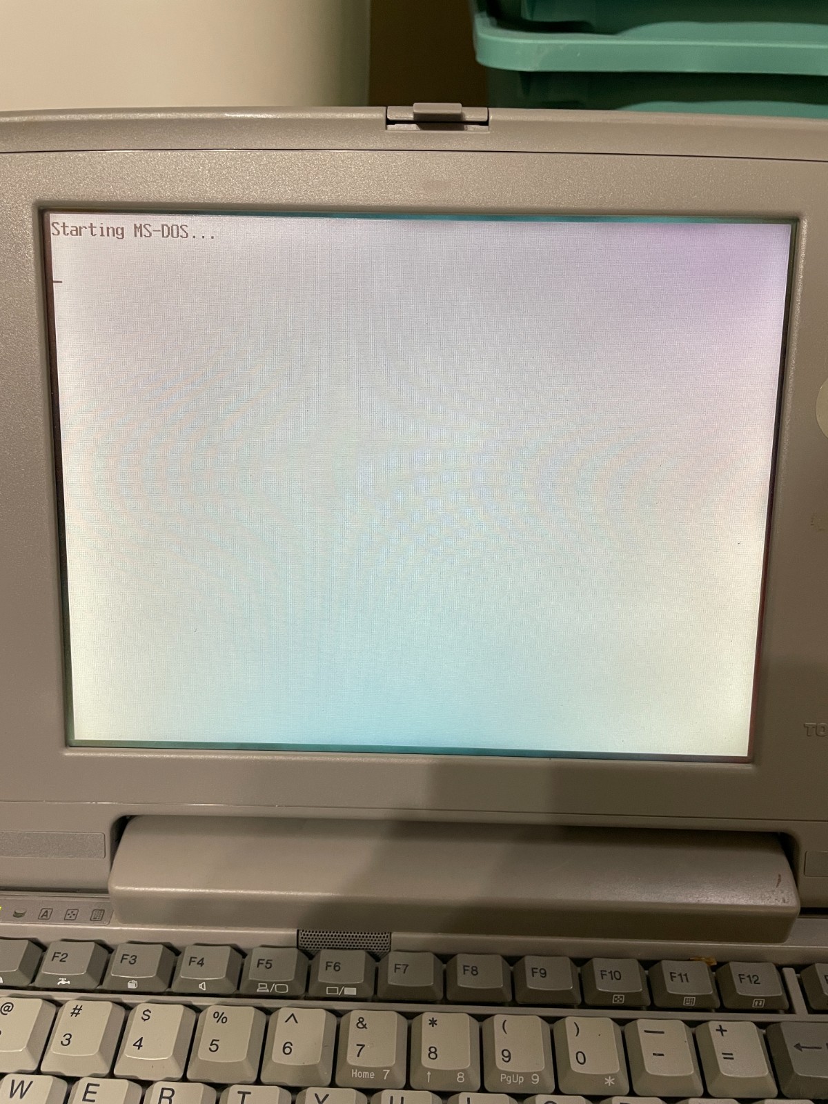 Toshiba Satellite T2105 Laptop ~ 486DX2 CPU ~ Monochrome 4MB RAM ~ Bad Floppy