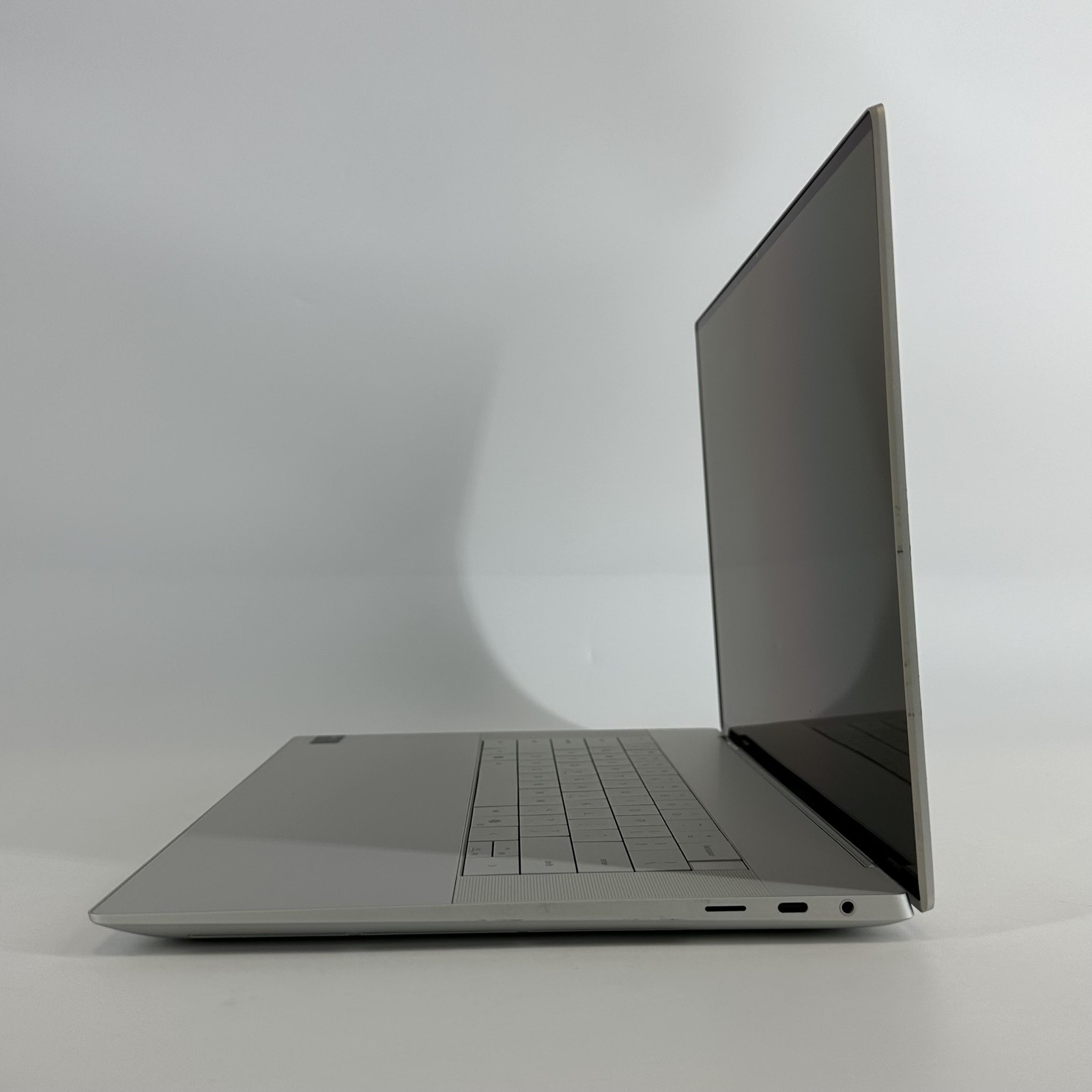 Dell XPS 16 9640 UHD+ TOUCH 2.5 GHz Ultra 9 185H 32GB 1TB SSD NVIDIA RTX 4070