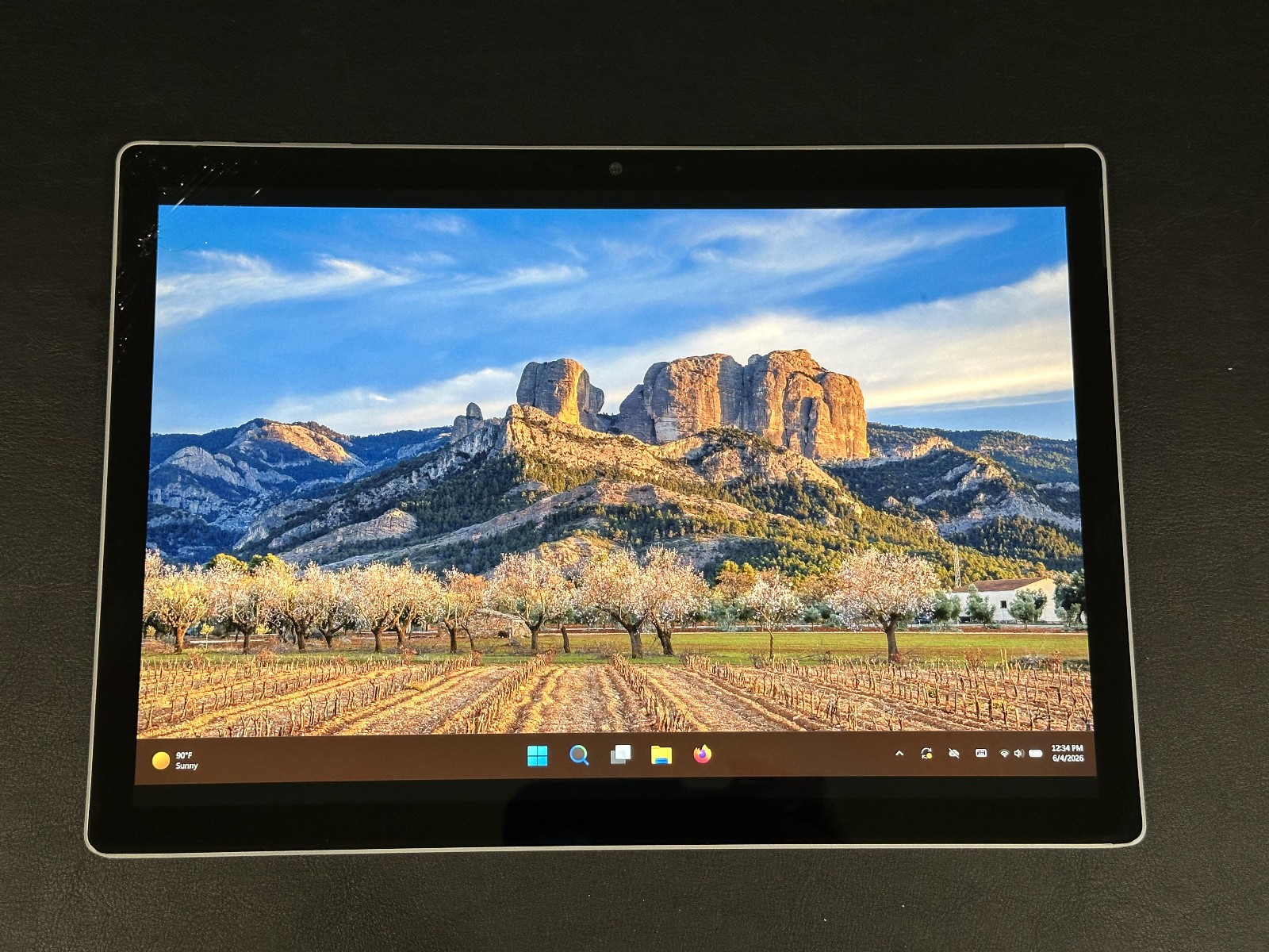 Microsoft Surface Book 2 – 13.5″ – i5-7300U – 8GB RAM – 256GB SSD READ
