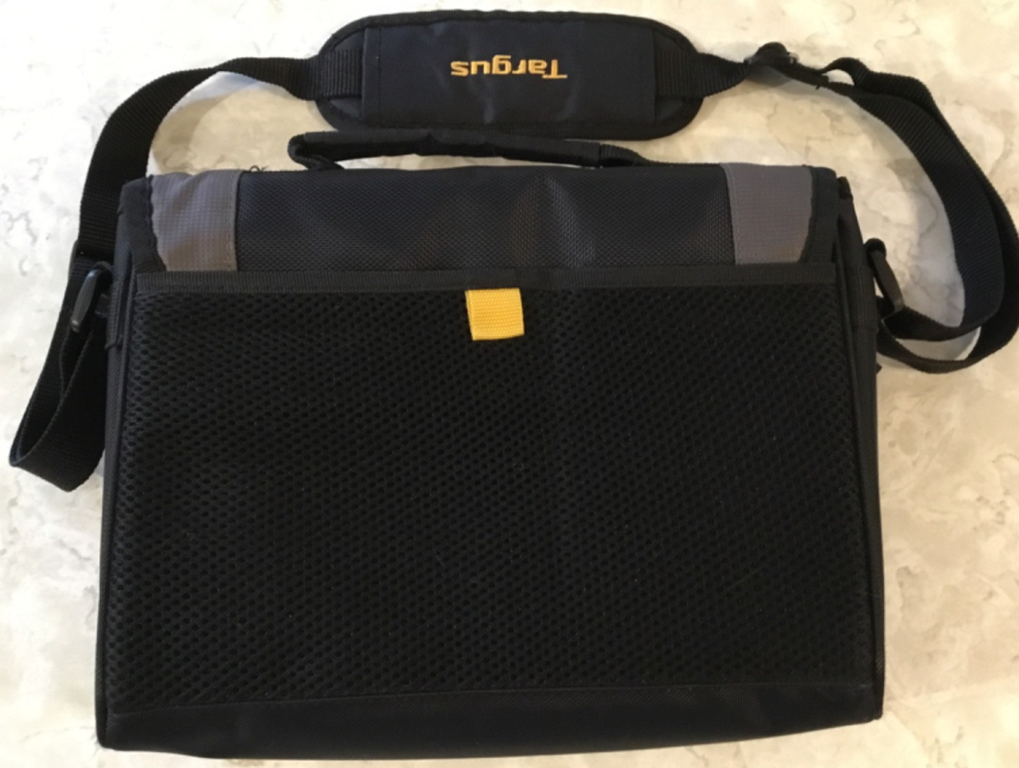 Acer Aspire One D255E Intel Atom N455 1.66GHz, 512KB Cache Windows 7 Bag Charger