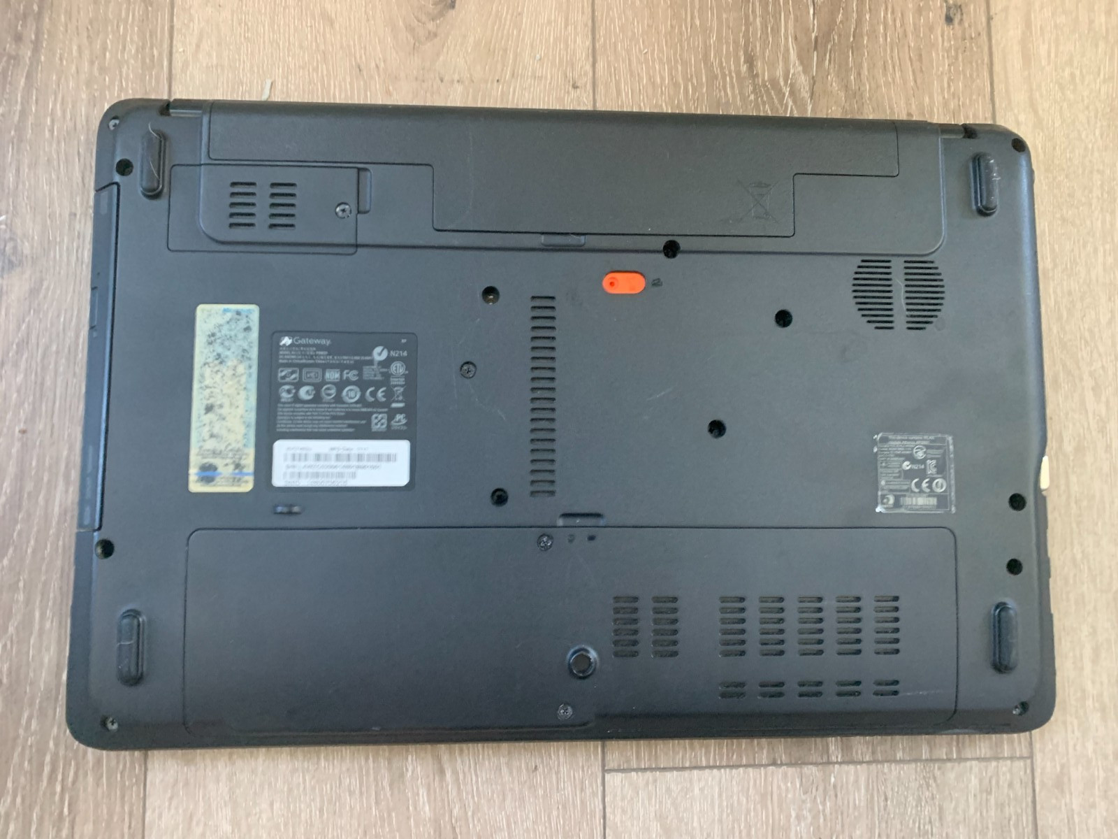 Gateway NV57H62u 15.6″ Intel Pentium B960 2.20GHz 4GB 320GB HDD Win 7 Home
