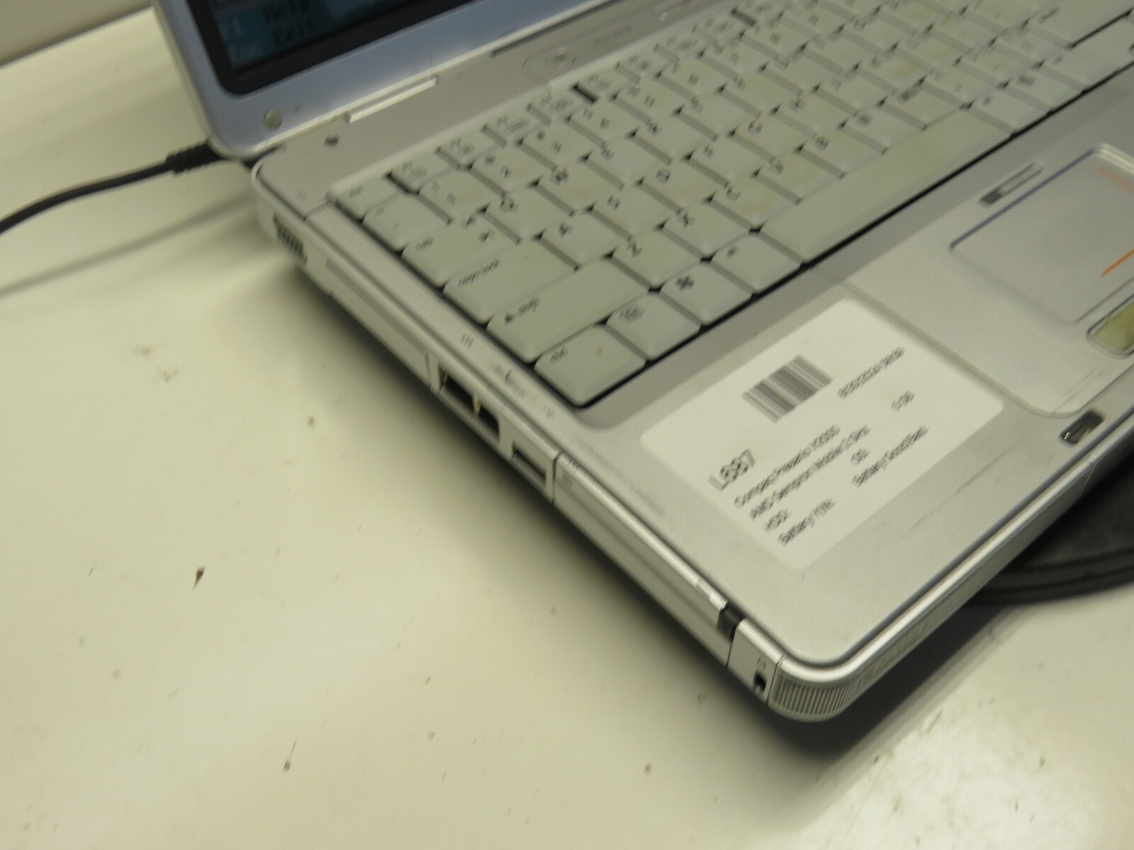 Compaq Presario V2000 AMD Sempron Mobile 2 GHz 5 GB NO HDD No Batt