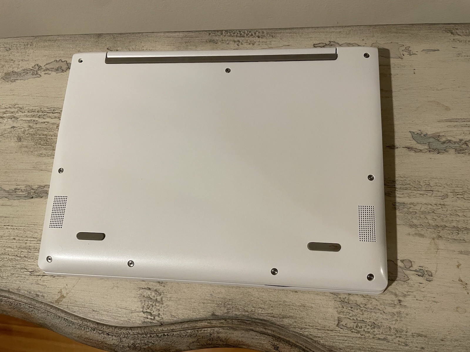 Lenovo Chromebook C330 2-in 1. 4GB, LPDDR3, 64GB EMMC, CHROME OS, 11.6” Screen
