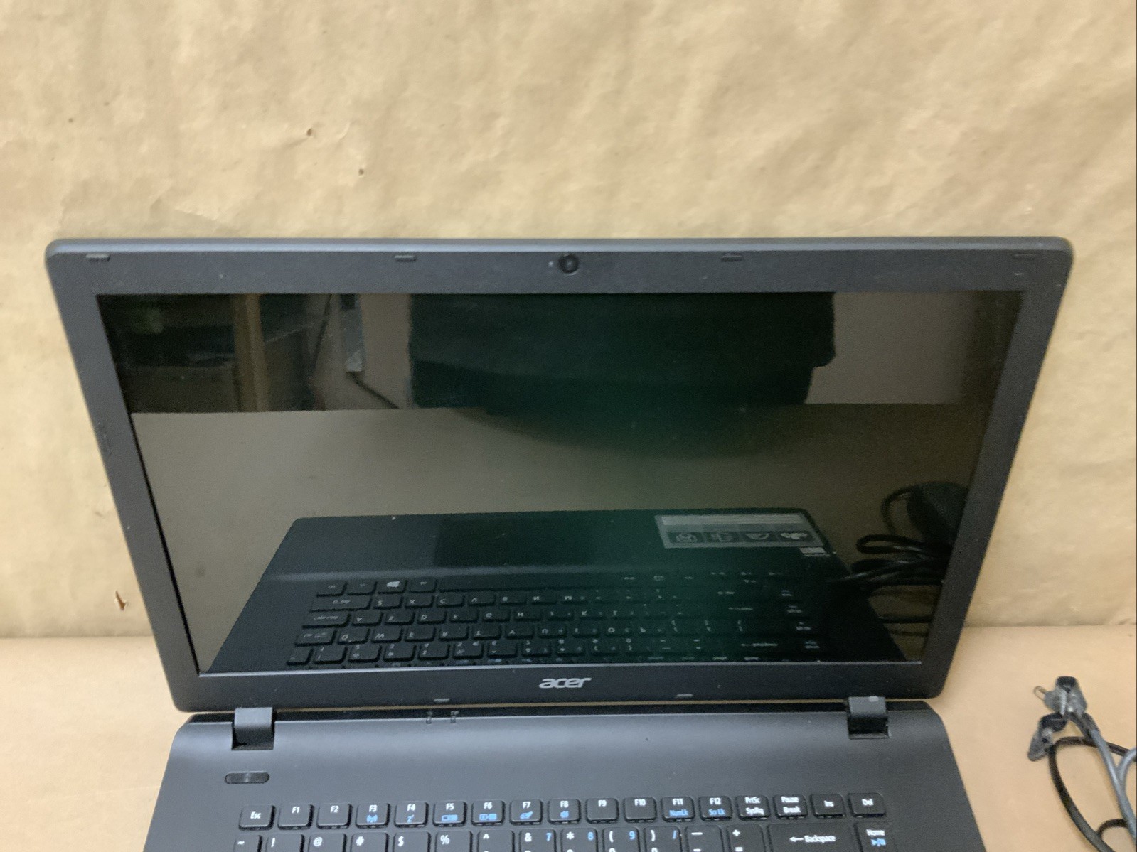 Acer Aspire ES1-521 Laptop AMD E1-6010 4GB RAM Windows – Includes Charger