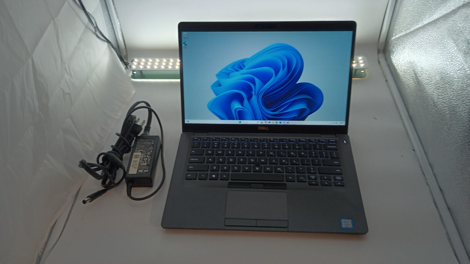 Latitude 5400 (3273) w/charger.i5-8350U.8GB.128GB NVMe”.14″FHD. W11 Pro