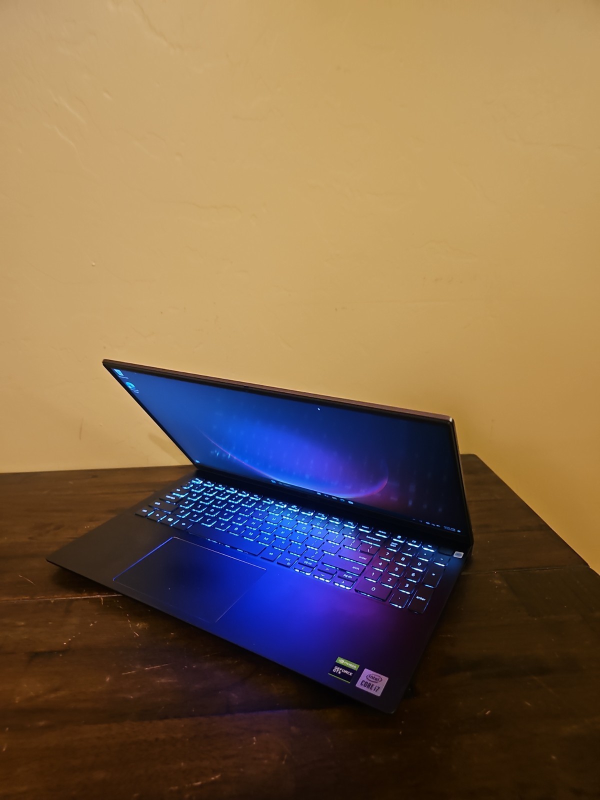 Dell Vostro 15 7500 15.6″ i7-10750H 16GB RAM 1TB NVMe GTX 1650 Ti Win 11 Pro