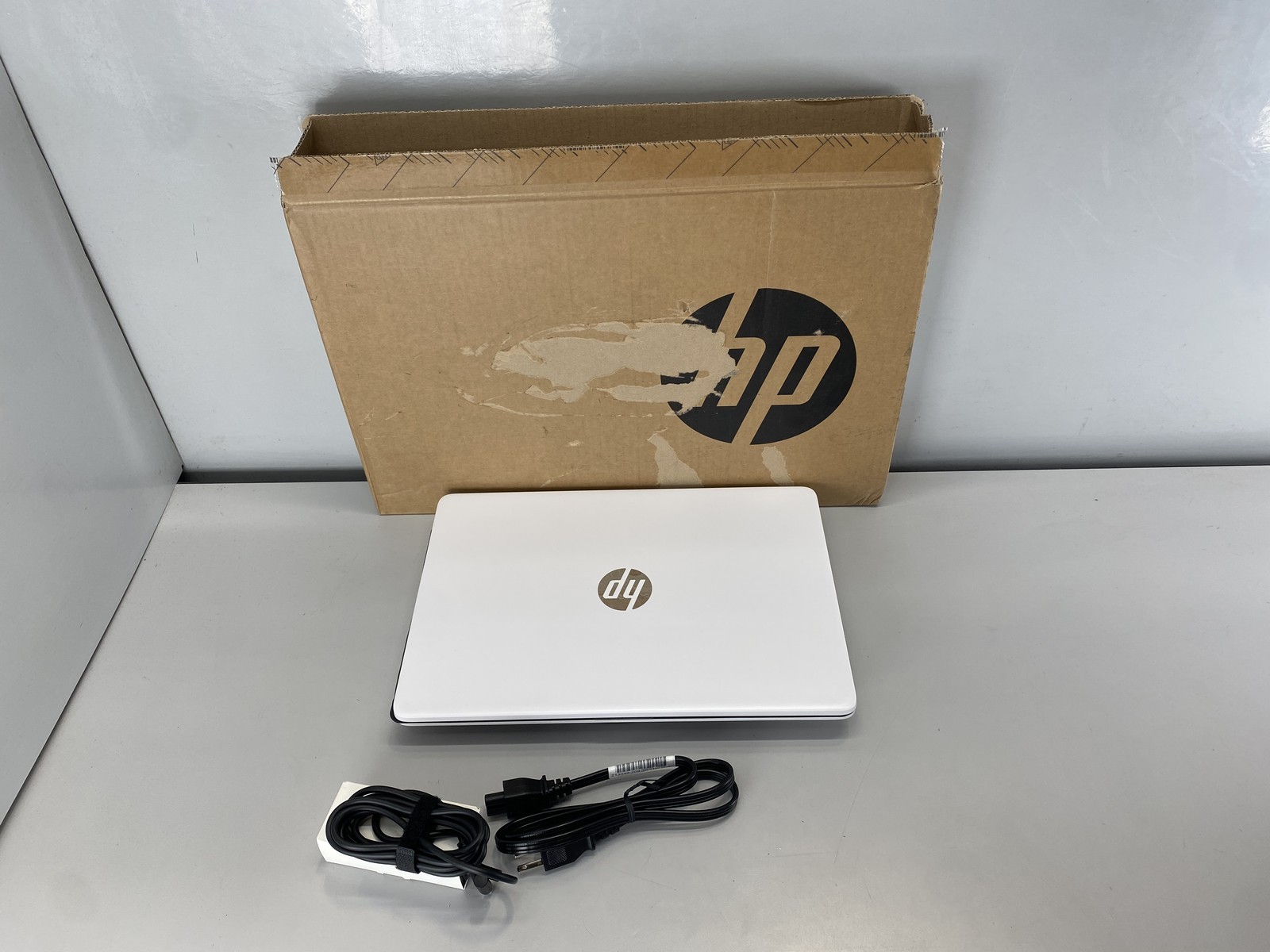 HP Laptop 14″ Intel Celeron N4500 64GB White 14-DQ3000DX