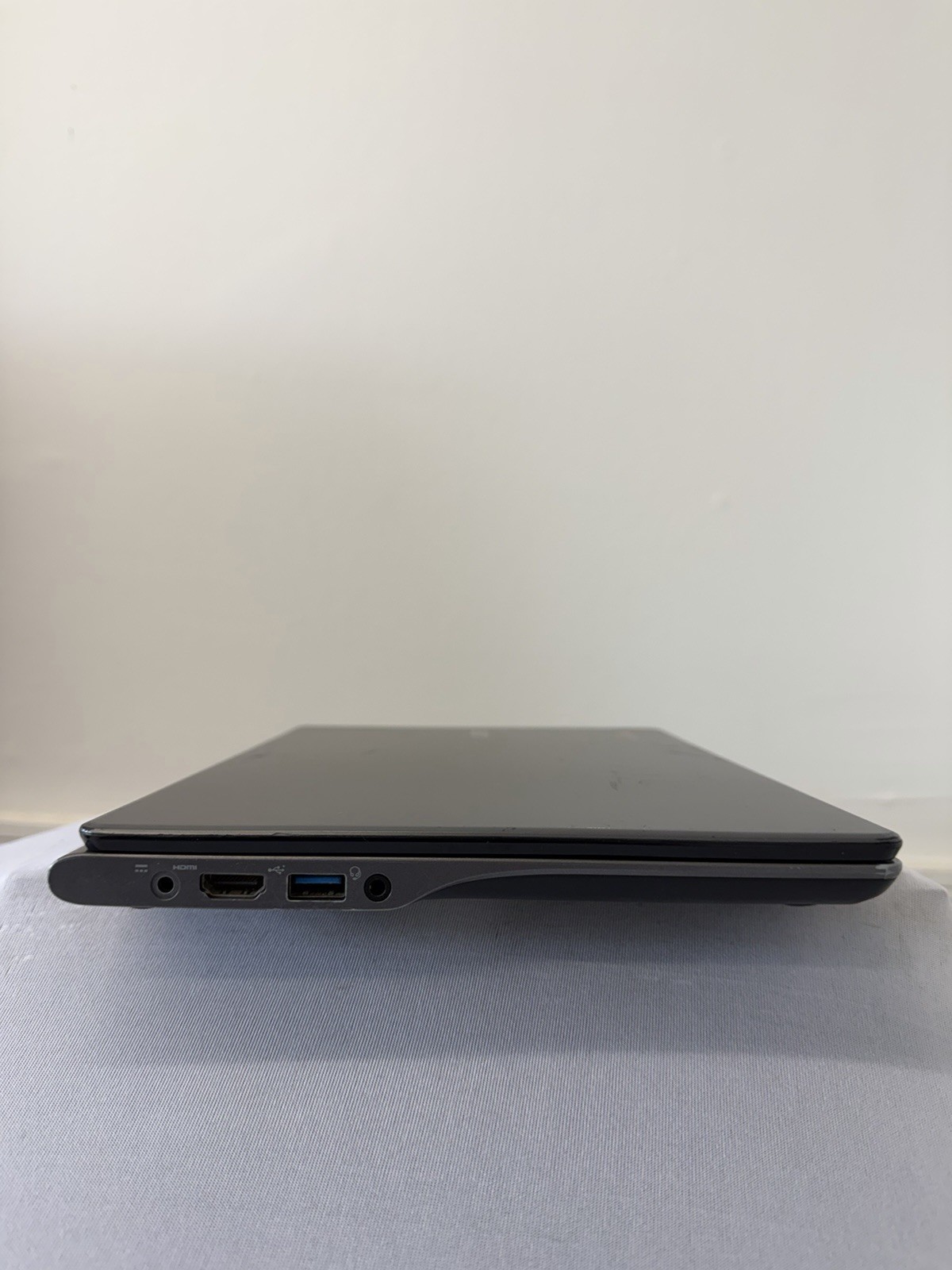 Acer Chromebook C720-2848 Laptop – Screen Leaking Light – Read Des