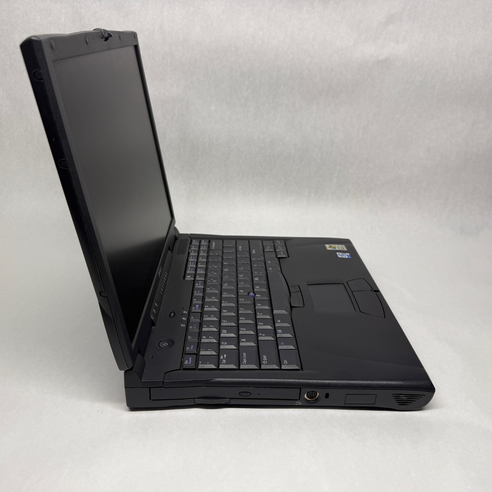 Dell Latitude C810 PP01X Laptop – NO HARD DRIVE / SOLD AS-IS FOR PARTS OR REPAIR