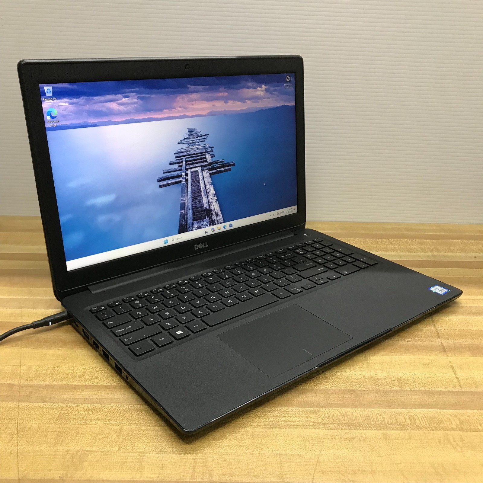 Dell Latitude 3500 15.6″ i5-8365U 1.6GHz 8GB RAM 256GB M.2 SSD (Windows 11 Pro)