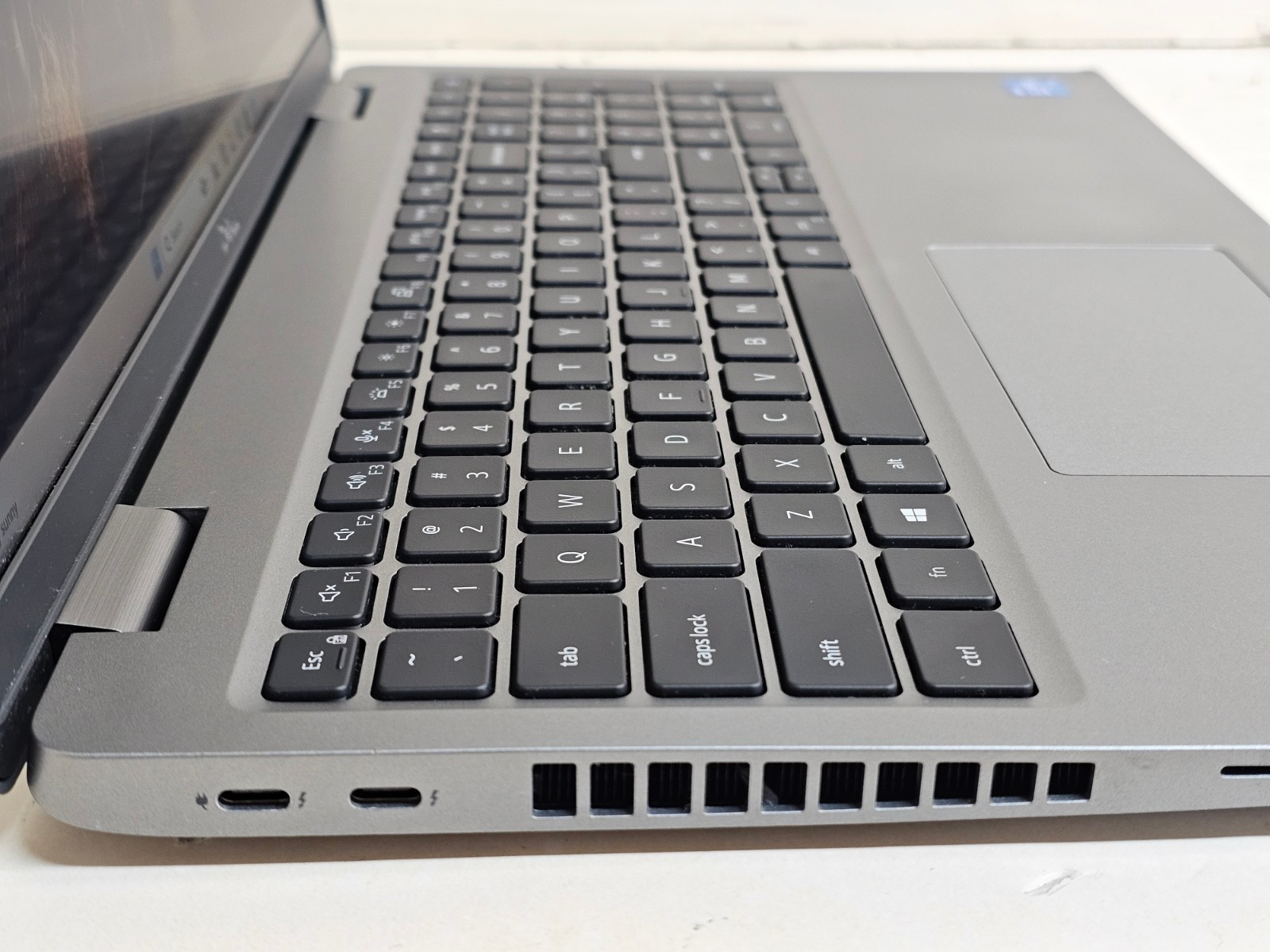 Dell Latitude 5520 Laptop – 2.6 GHz i5-1145G7 16GB 512GB 15.6″ Touchscreen SP30