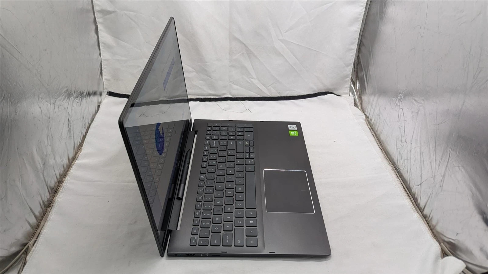 Dell Inspiron 7591 2n1 Touch 15.6″ i7-10510U MX250 16GB RAM 512GB NVMe Win 11