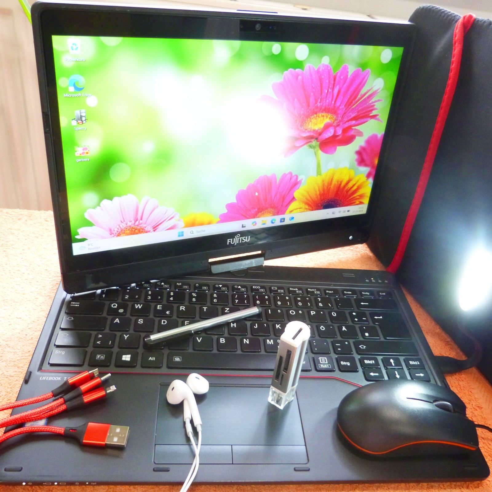 Fujitsu T939 Convertible 360 SWIVEL Tablet 13″ TOUCH Windows 11 SSD 8GEN i5