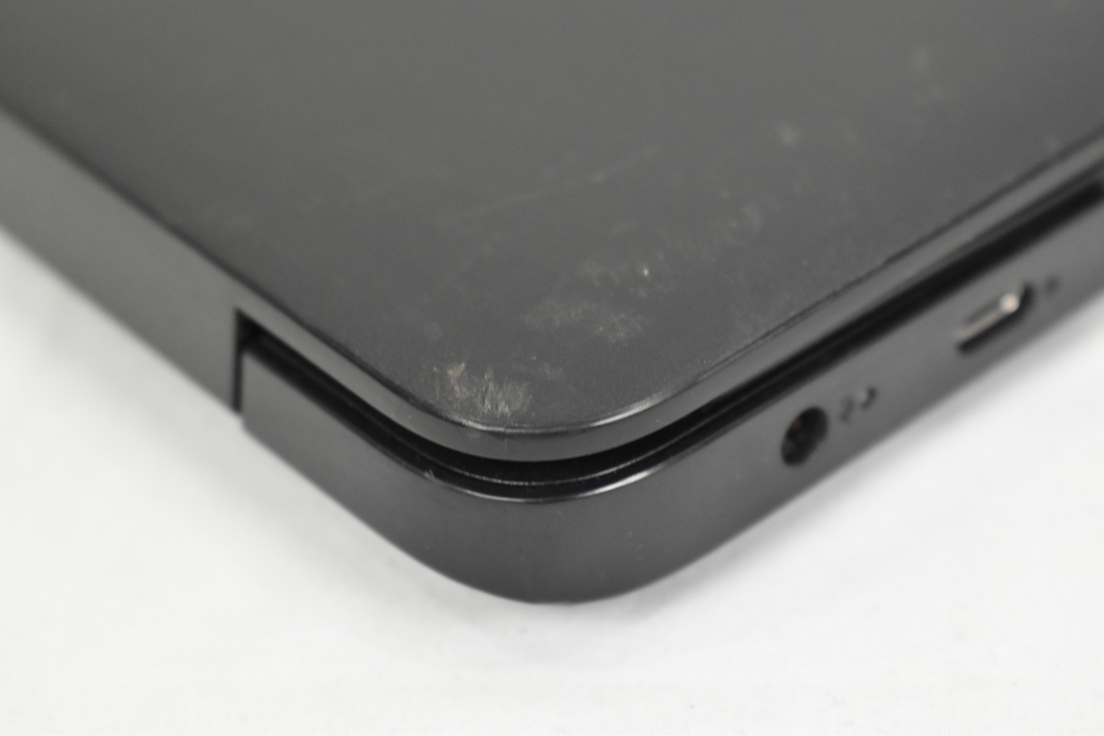 Dell Latitude 3500 i7-8565U 1.8GHz 8GB 256GB SSD No OS For Parts or Repair Only