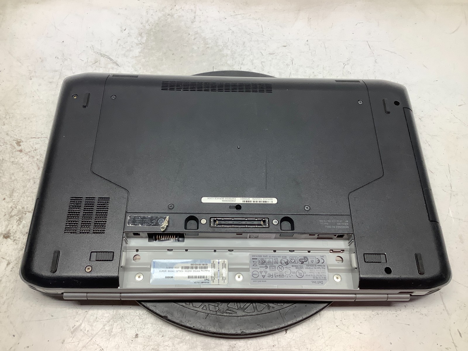 Dell Latitude E5520 Intel i3-2330M 2.2GHz 4 GB NO HDD/Battery