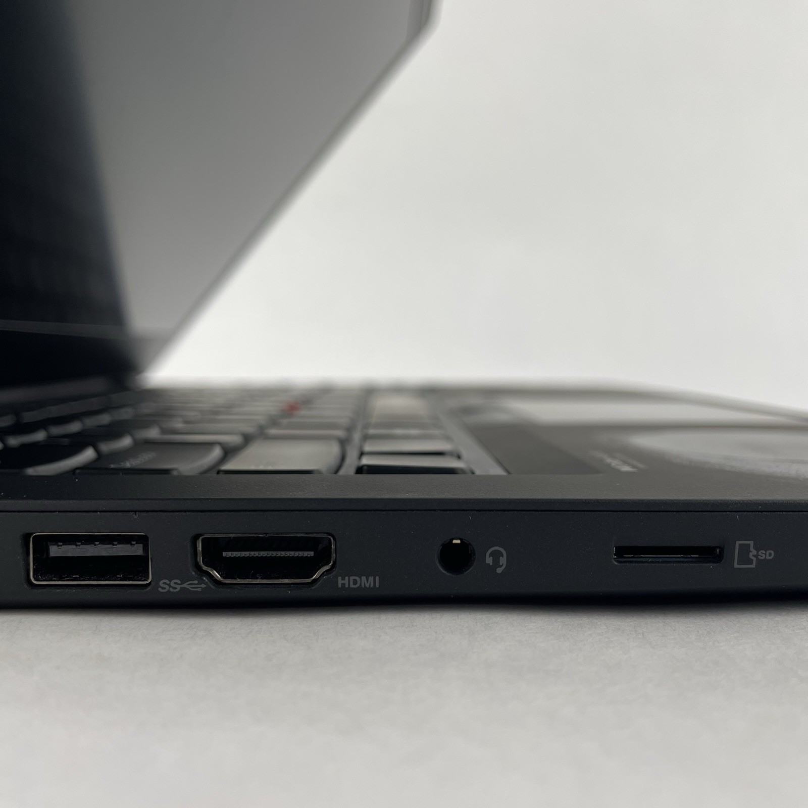 Lenovo ThinkPad T14 Gen 2a 14″ Ryzen7 Pro 5850U 1.90 GHz 16 GB RAM No SSD/OS/AC