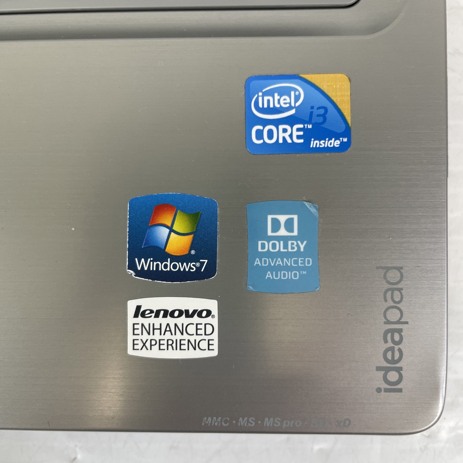 Lenovo IdeaPad Z560 15.6 Notebook Intel i3-380M 2.53GHz 4GB RAM 320GB HDD Win10