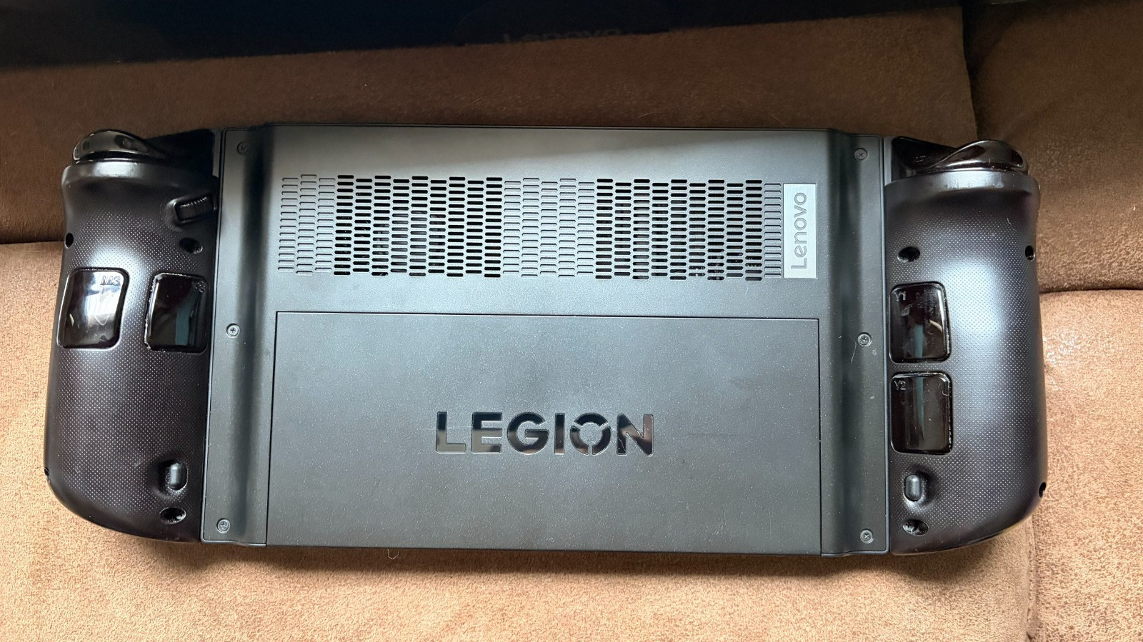 Lenovo Legion Go 8.8 in (1TB SSD, AMD Ryzen Z1 Extreme, Excellent Condition…