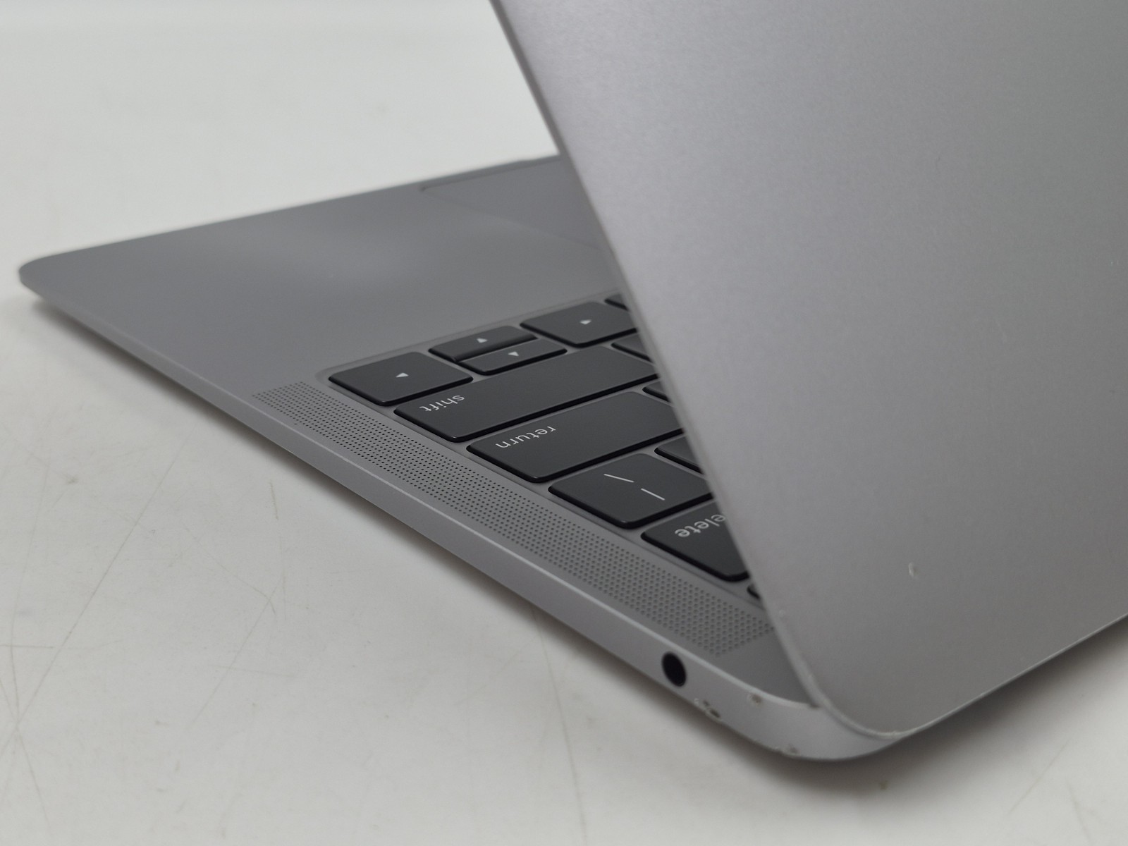 Apple MacBook Air 2019 A1932 1.60GHz i5-8210Y 8GB RAM 128GB NVMe macOS Sonoma