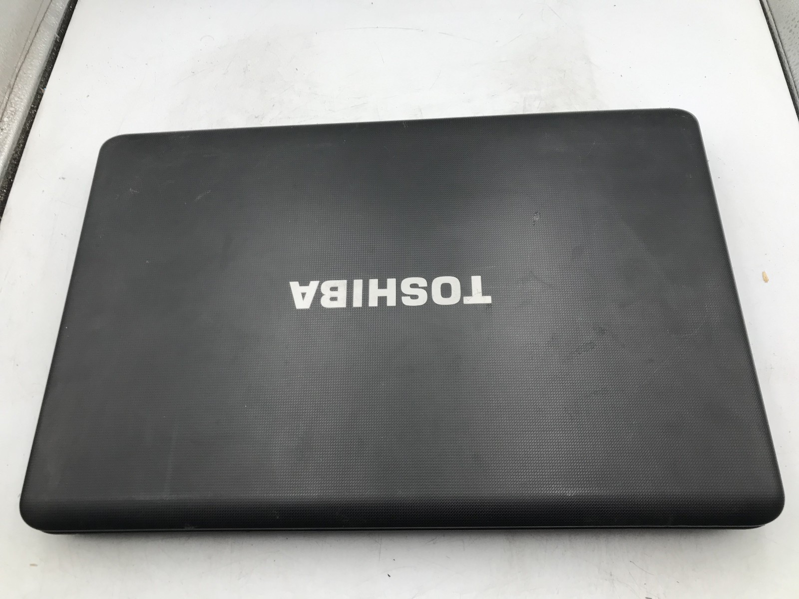 TOSHIBA SATELLITE C675D S7109 – BOOTS TO BIOS – AMD E 300 – NO RAM -READ DESC-BB