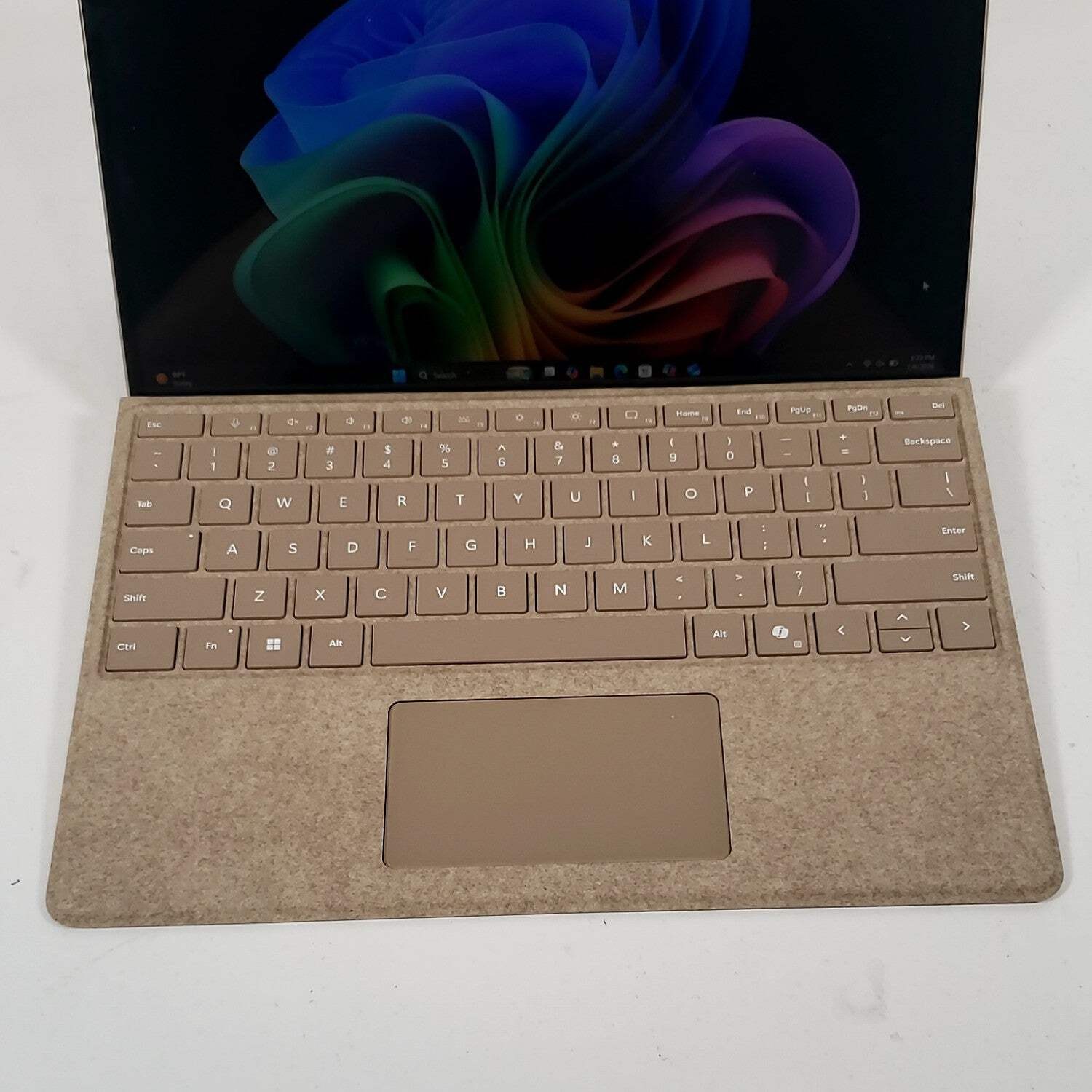Microsoft Surface Pro 11 2076 13″ Snapdragon X Plus 3.4GHz 16GB RAM 512GB SSD