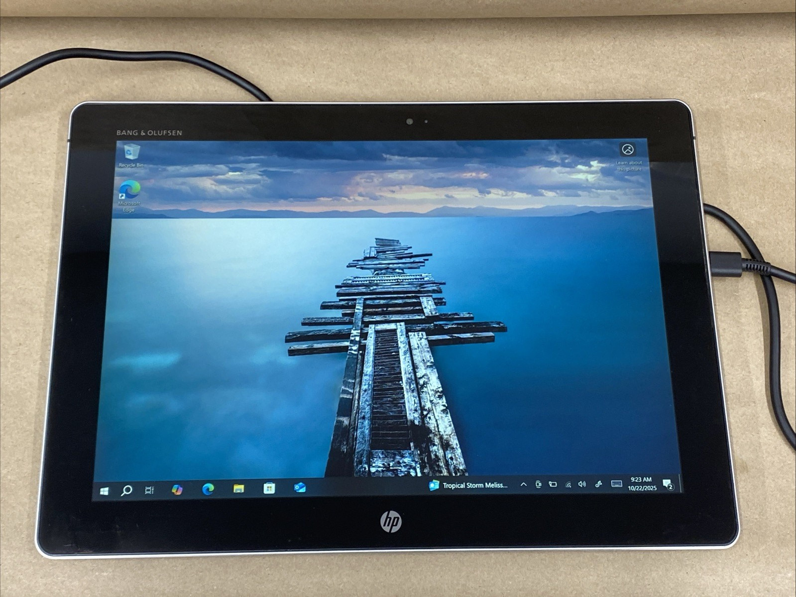 HP x2 1012 G1 – 12″ FHD – m7-6Y75 – 8GB – 256GB SSD – Win 10 Pro – Bad Battery
