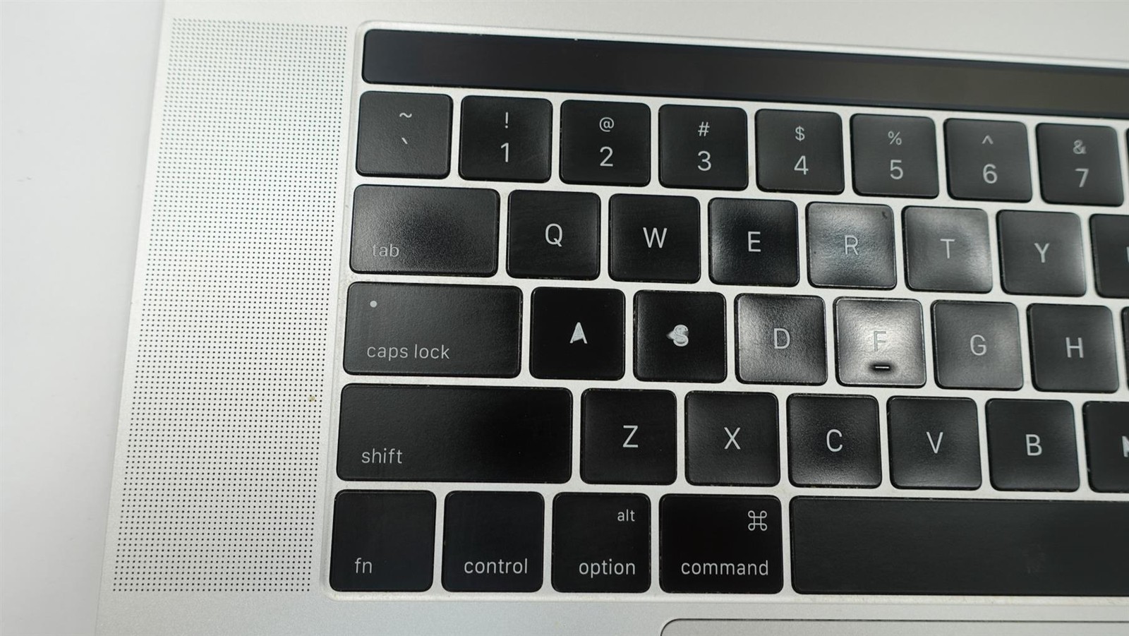 Apple MacBook Pro 2016 A1707 15.4″ Retina i7-6700HQ 16GB 256GB SSD Laptop