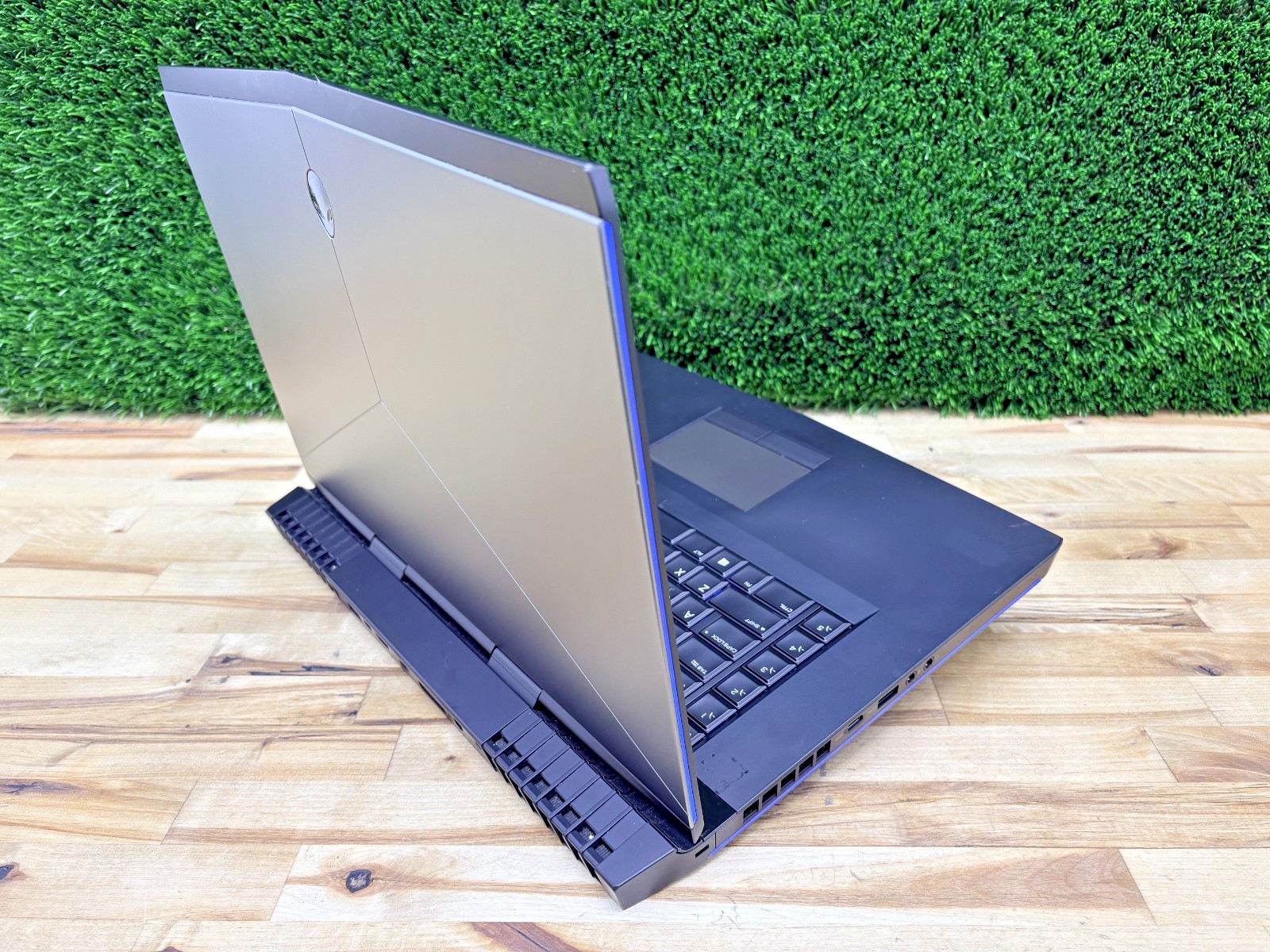 Dell Alienware 15 R3 Intel i7-7th Gen 2.80GHz 32GB RAM 512GB SSD Nvda GTX 1060*