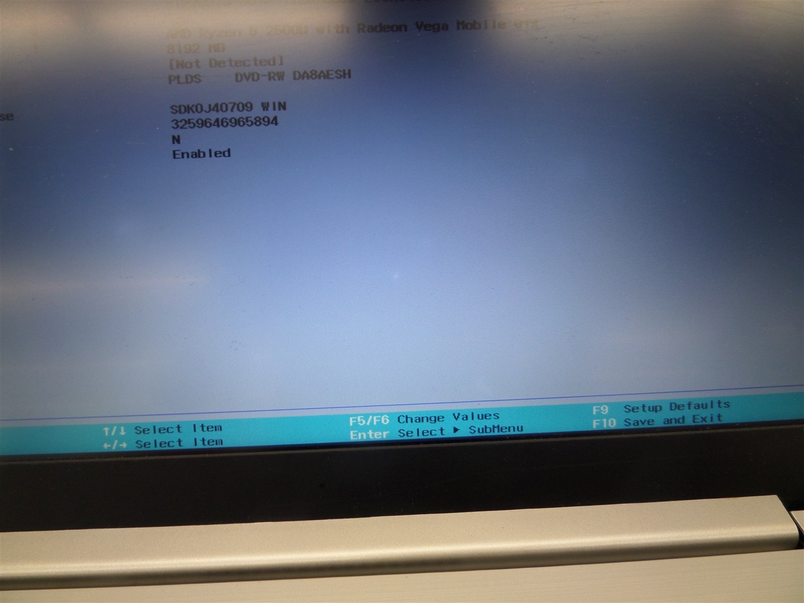 Lenovo IdeaPad 330-15ARR AMD Ryzen 5 2500U 2GHz 8GB RAM – No HDD/OS, Bad Screen
