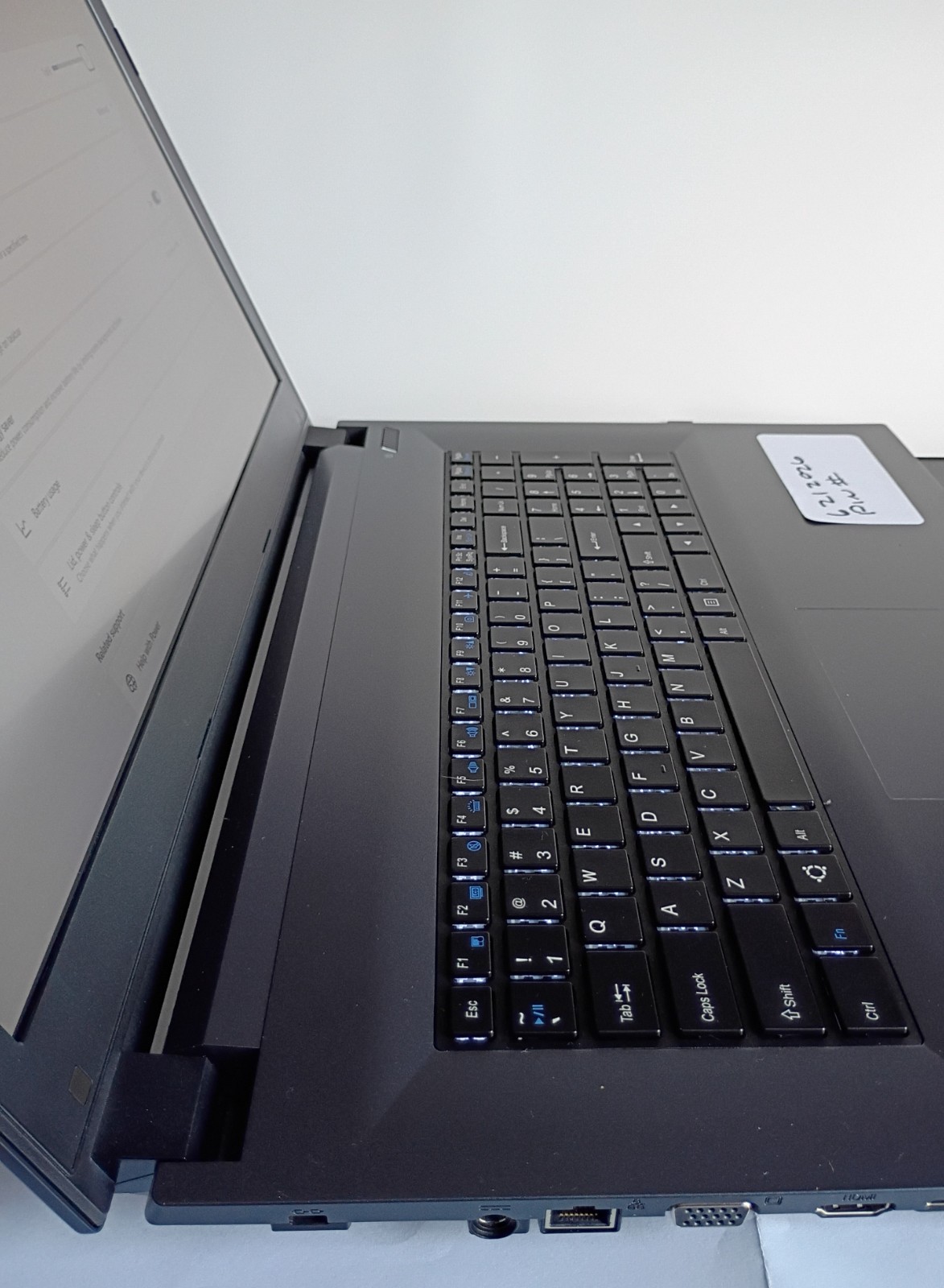 CLEVO i7 7700 HQ, @2.8 GHz, 17.3″ 24 GB RAM, 477 GB M.2 SSD, WIN 11 PRO 25H2