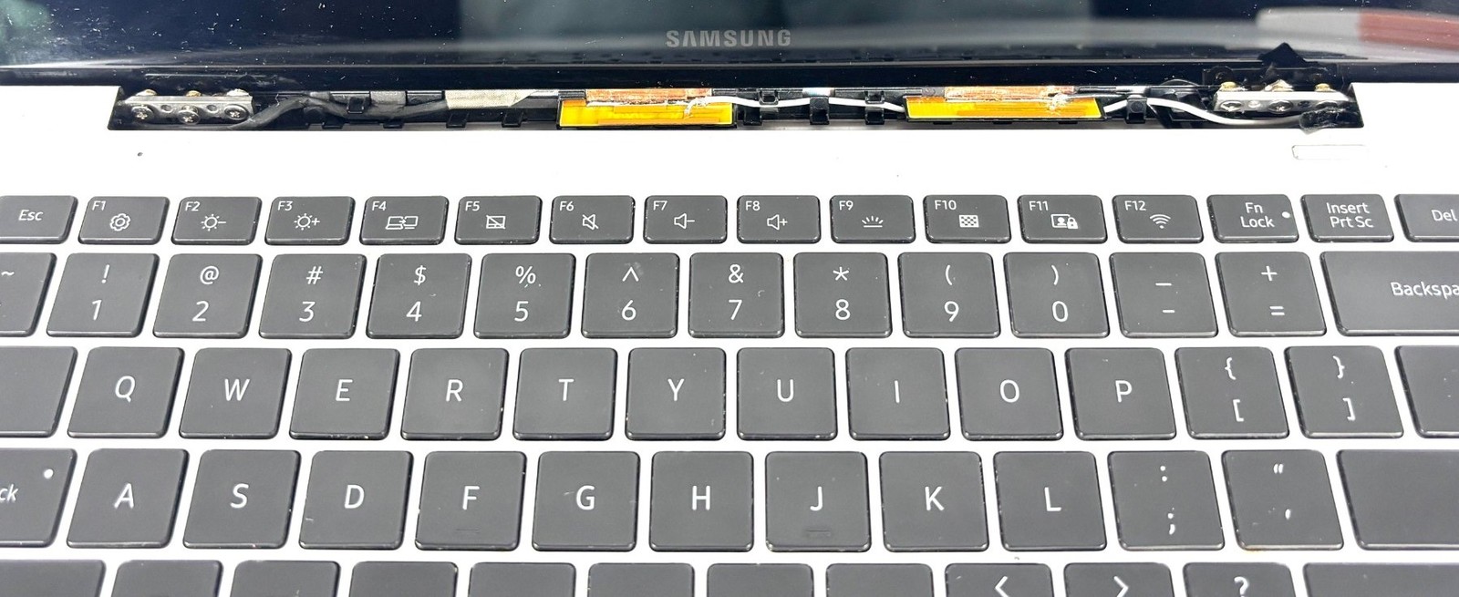 Samsung NP730XBE – 13.3″ FHD, 1.8GHz i7, 16GB RAM, NO SSD