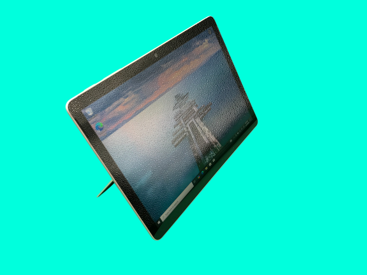 Microsoft Surface Go 2 1926 10.5″ – 4425Y – 4GB RAM – 64GB SSD, Cracked Glass