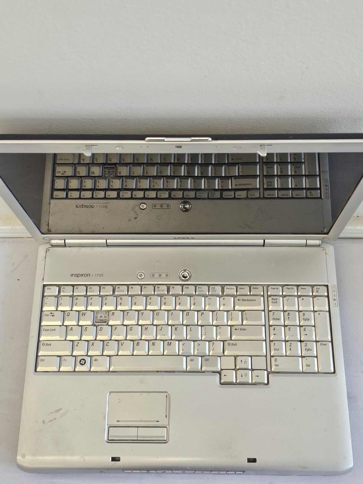 Dell Inspiron 1720 Laptop – VERY DIRTY CASE – 1GB RAM – NO BATT – Parts – READ