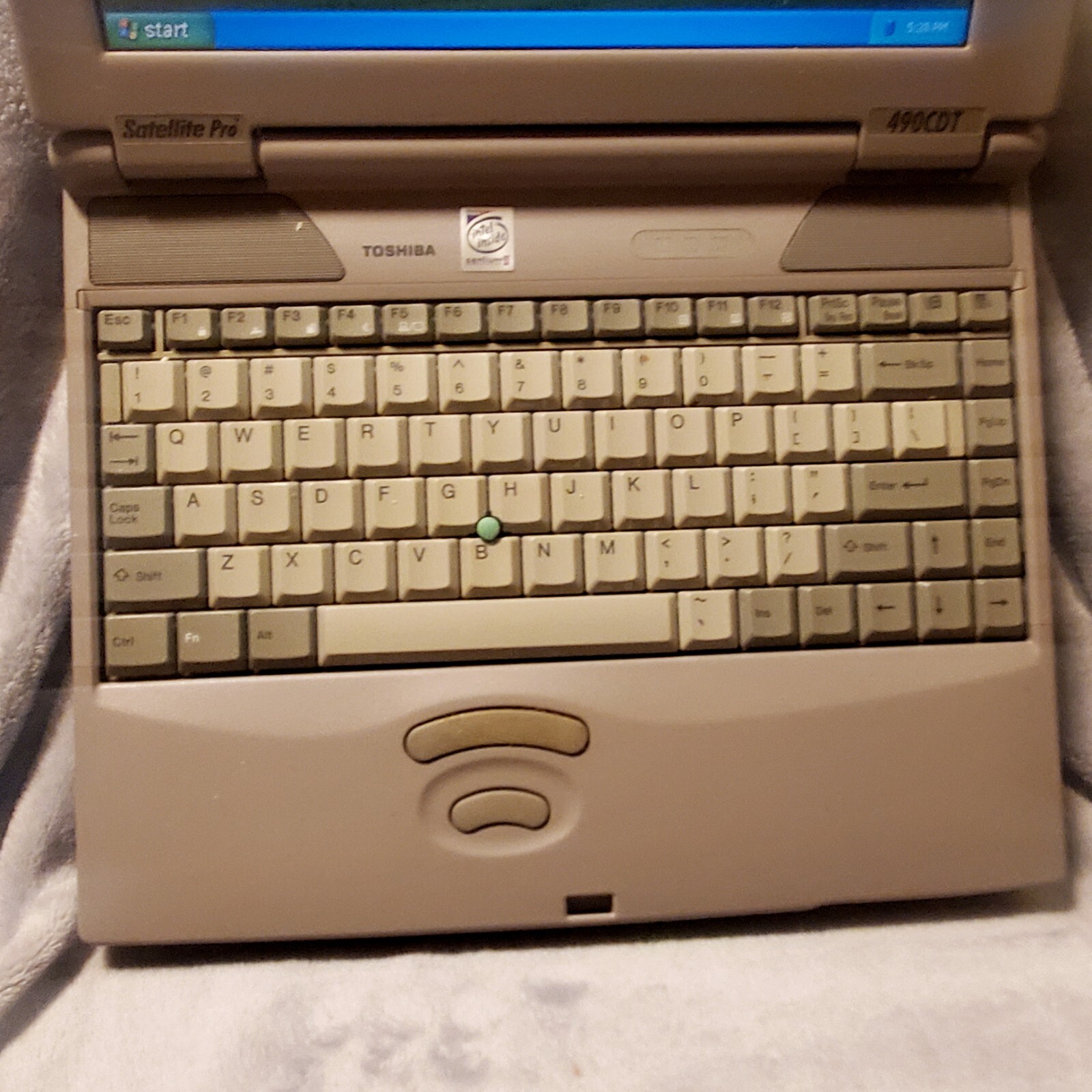 Toshiba Satellite Pro 490CDT Pentium II Windows XP + Battery & Power Adapter