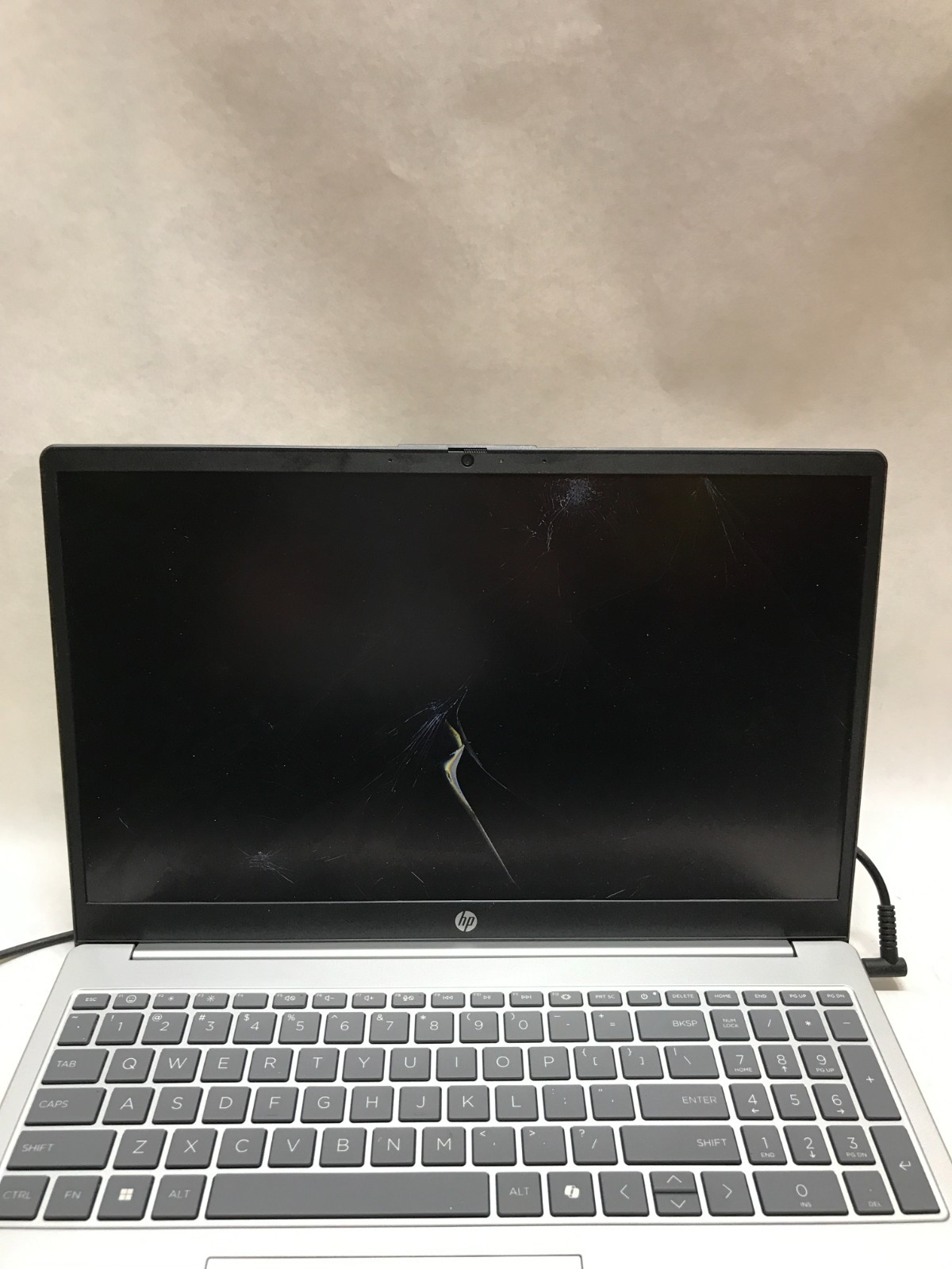 HP 15-fd0159wm 15″ Intel Core i5-1334U NO RAM NO SSD/OS For Parts Cracked!! – DW