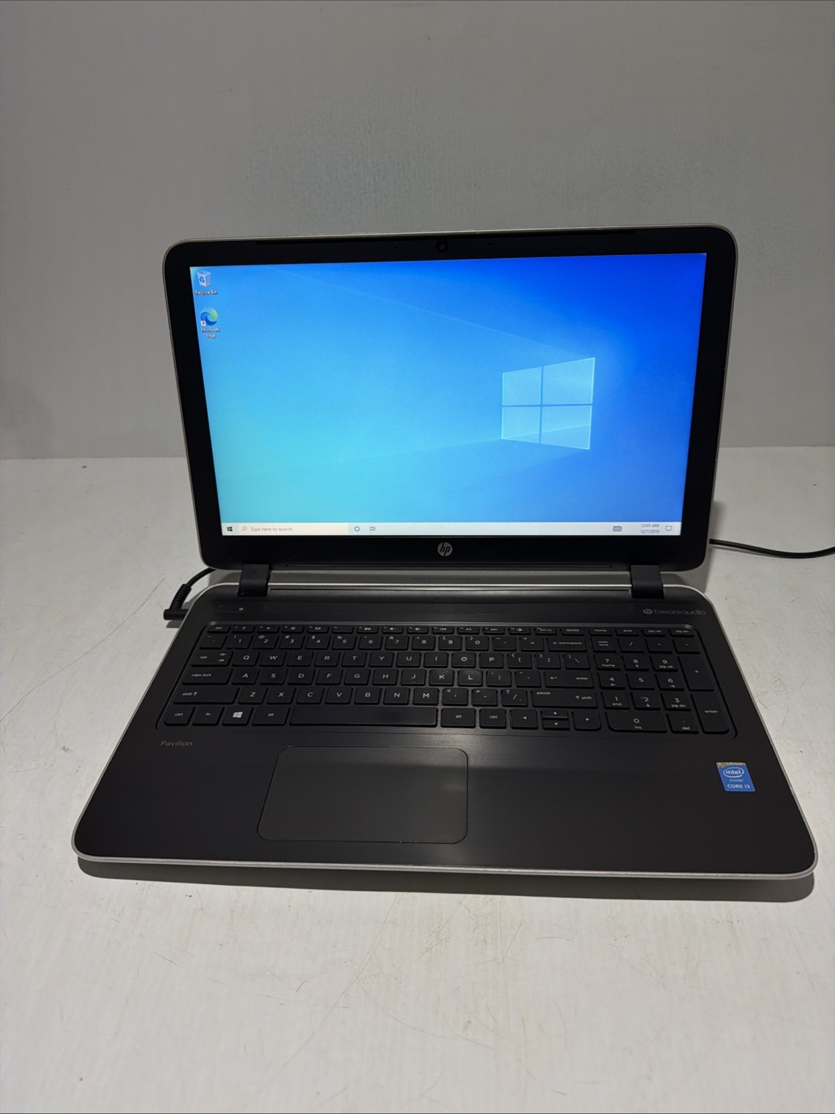 Hp Pavilion 15 Laptop i3-4030U 6gb Ram 750gb HDD Windows 10 Home No P/S