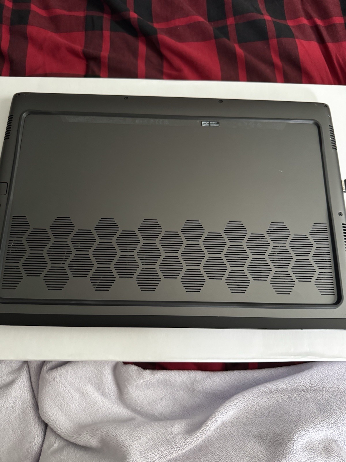 Alienware m16 R2 Gaming Laptop | Intel Core Ultra 9 | RTX 4070 | 32GB RAM | 1TB