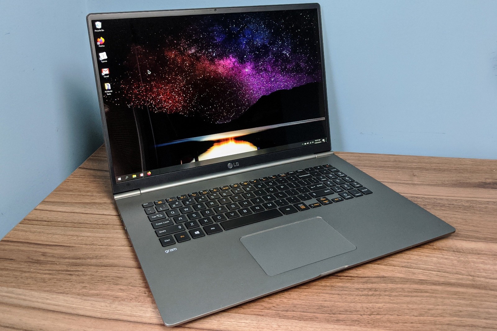 LG Gram 17.3″ Laptop Intel Core i7 8565U 4.6GHz, 24GB DDR4 512GB NVMe SSD 17z990