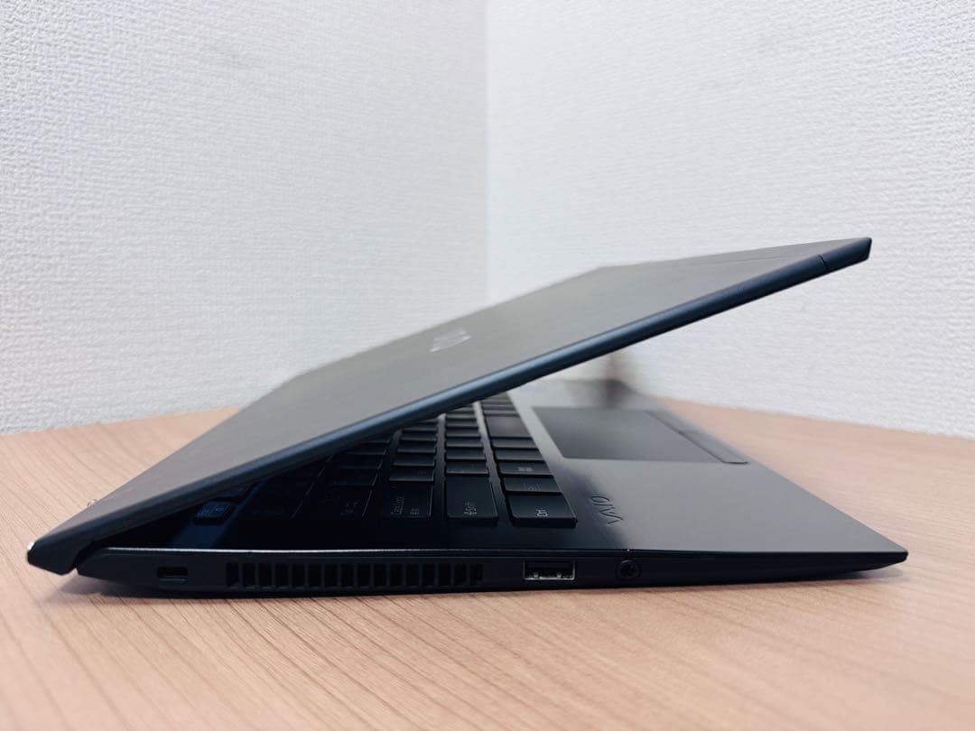 VAIO Pro PK VJPK22 i5-1235U Iris Xe 16GB 256GB 14″ FHD Win 11 Ultra-Lightweight