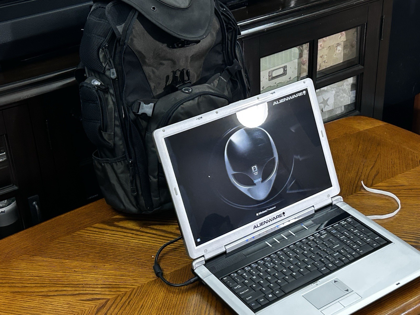 Alienware Area-51 M5700i-R2 Core2 T7200 4GB 2 HDD Backpack Includes