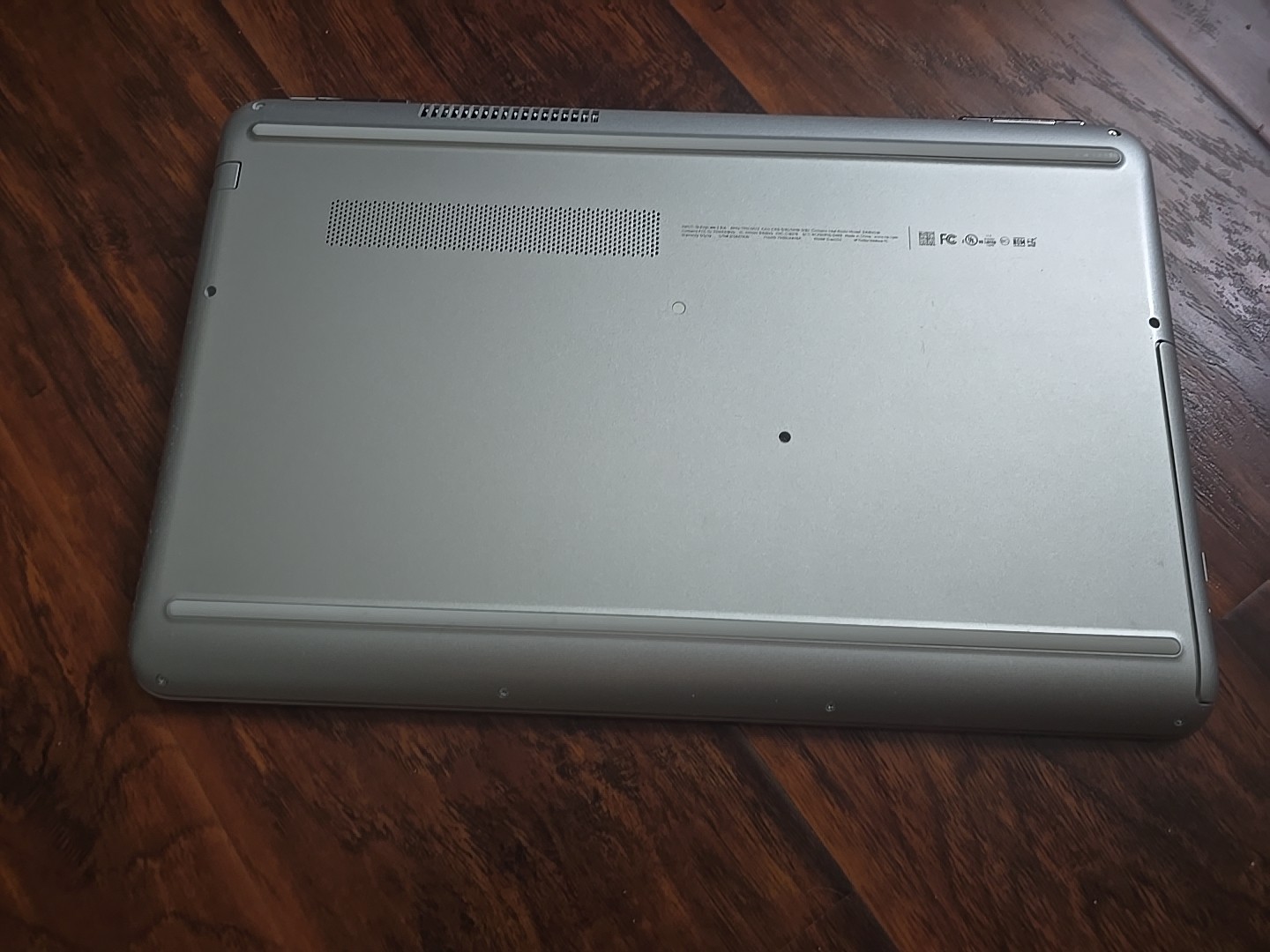 HP PAVILION 3168NGW/ INTEL CORE i5 2.5 GHZ. Touchscreen 1TB HDD 12 GB RAM WIN10